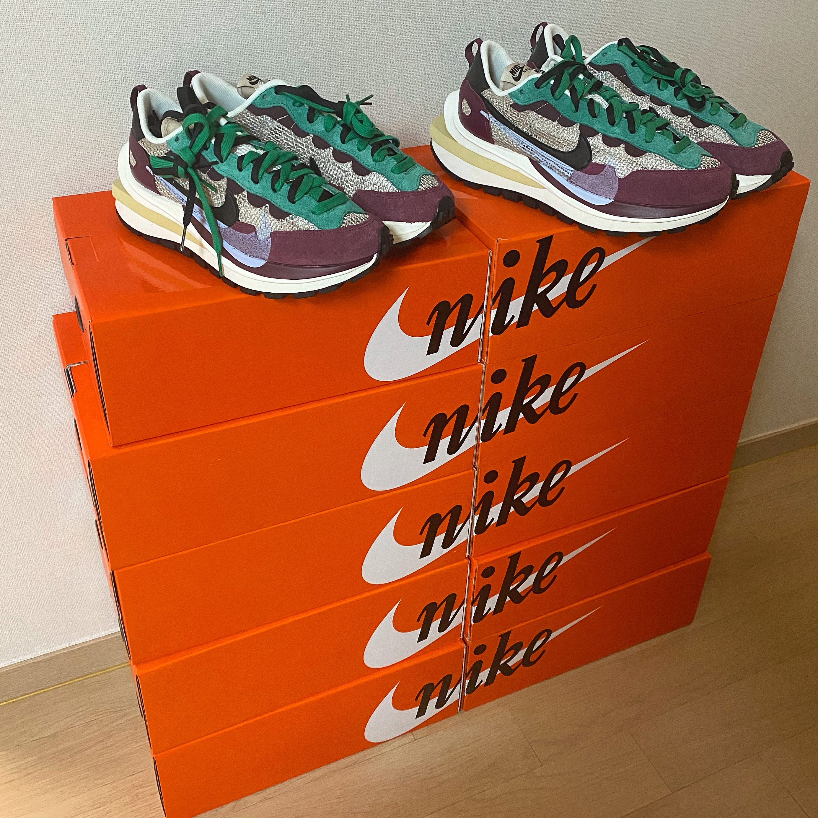Nike x Sacai VaporWaffle String & Black Villain Red 착용 스타일