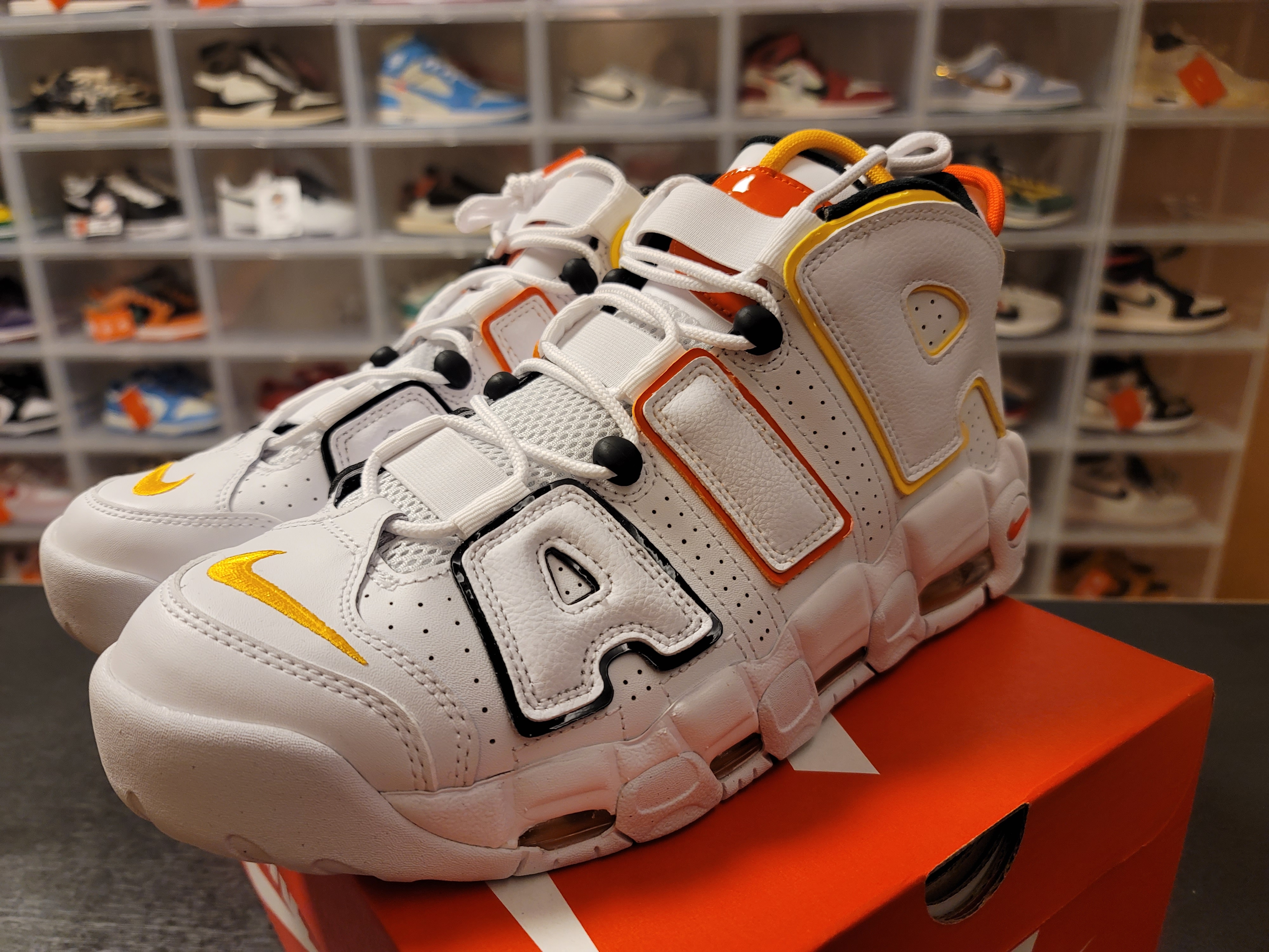 Nike Air More Uptempo Rayguns 착용 스타일 - 2