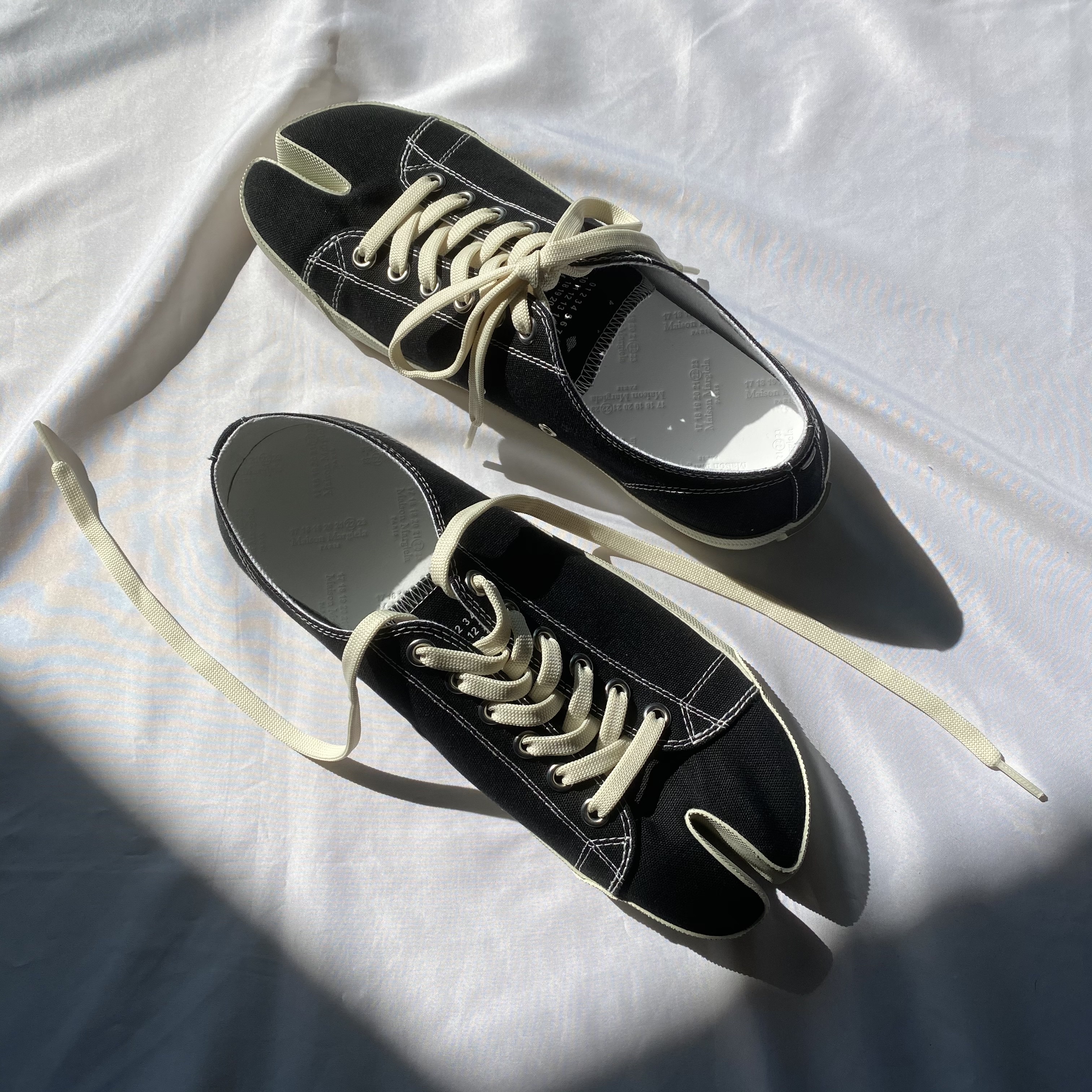 Maison Margiela Tabi Low Black 착용 스타일 - 1