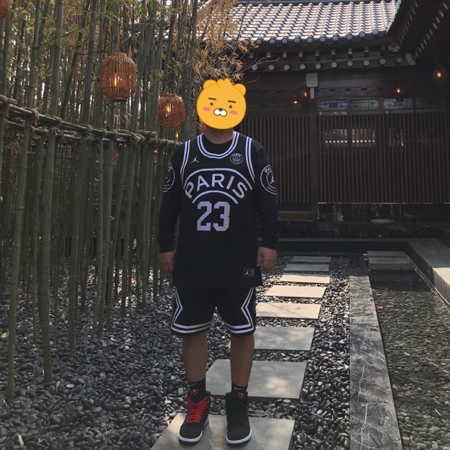 Jordan 1 x Paris Saint-Germain Retro High, Jordan x Paris Saint-Germain Flight Jersey 23 Black White 착용 스타일