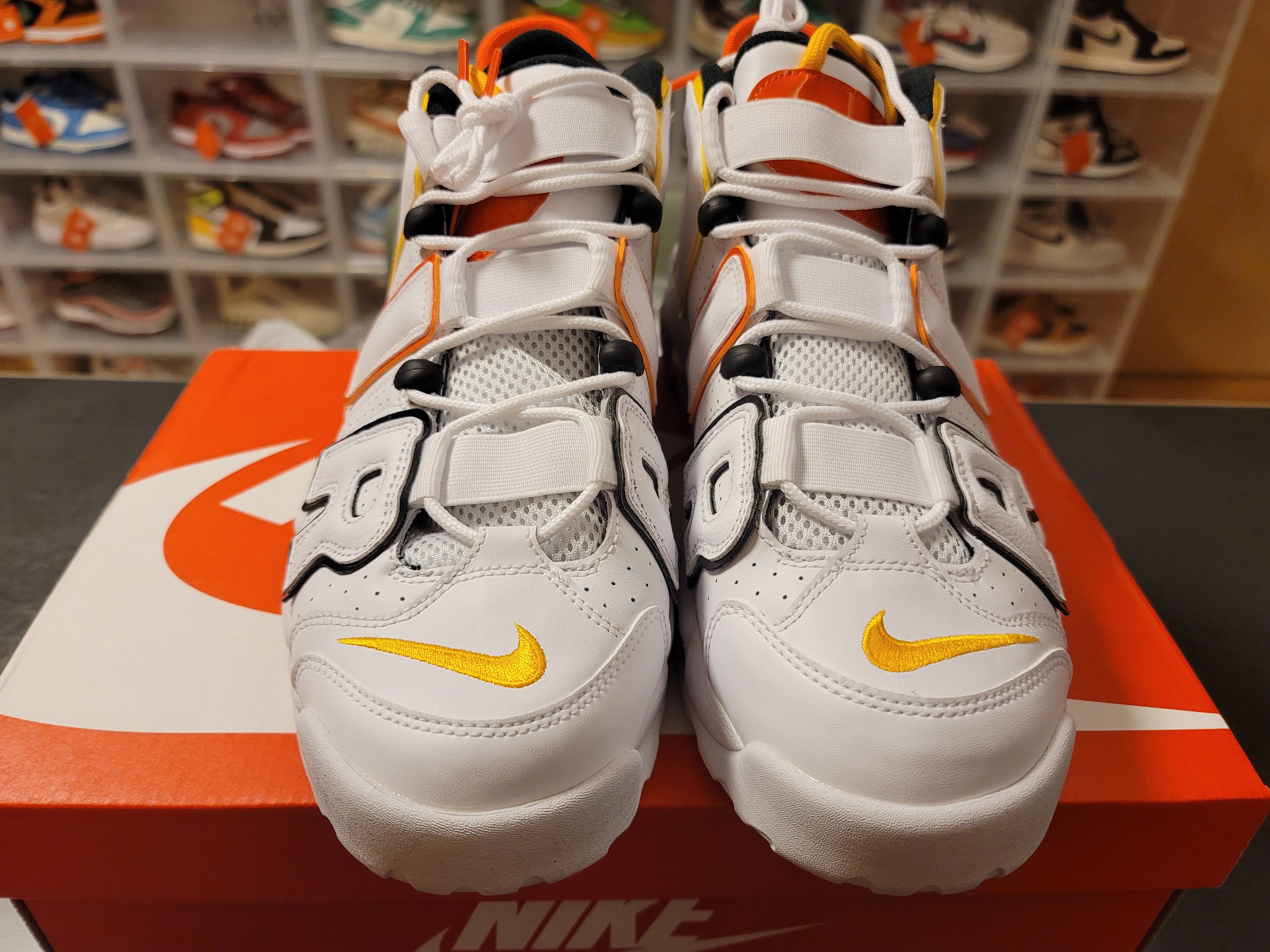 Nike Air More Uptempo Rayguns 착용 스타일 - 1