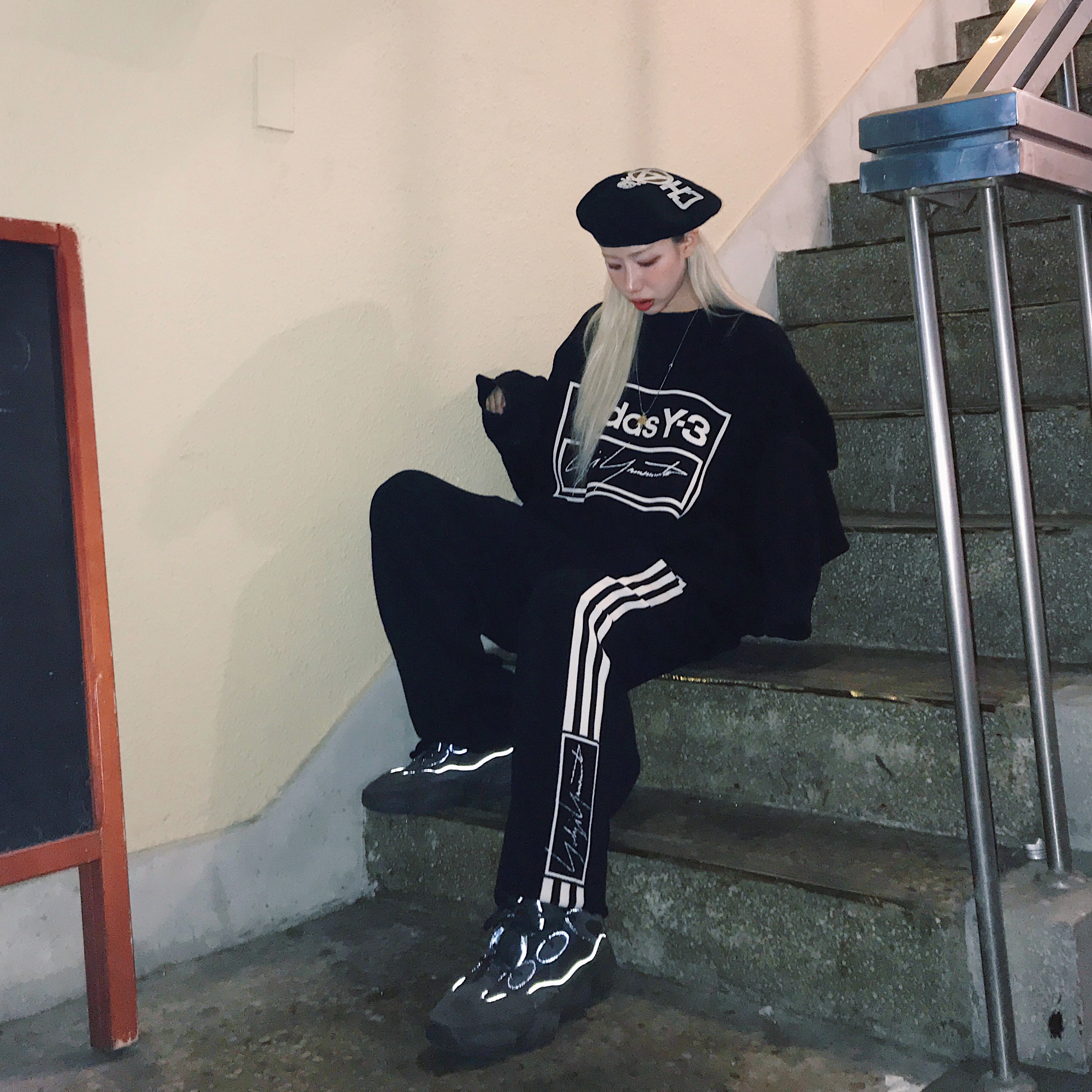 Adidas Yeezy 500 Utility Black 2018/2020 착용 스타일 - 2