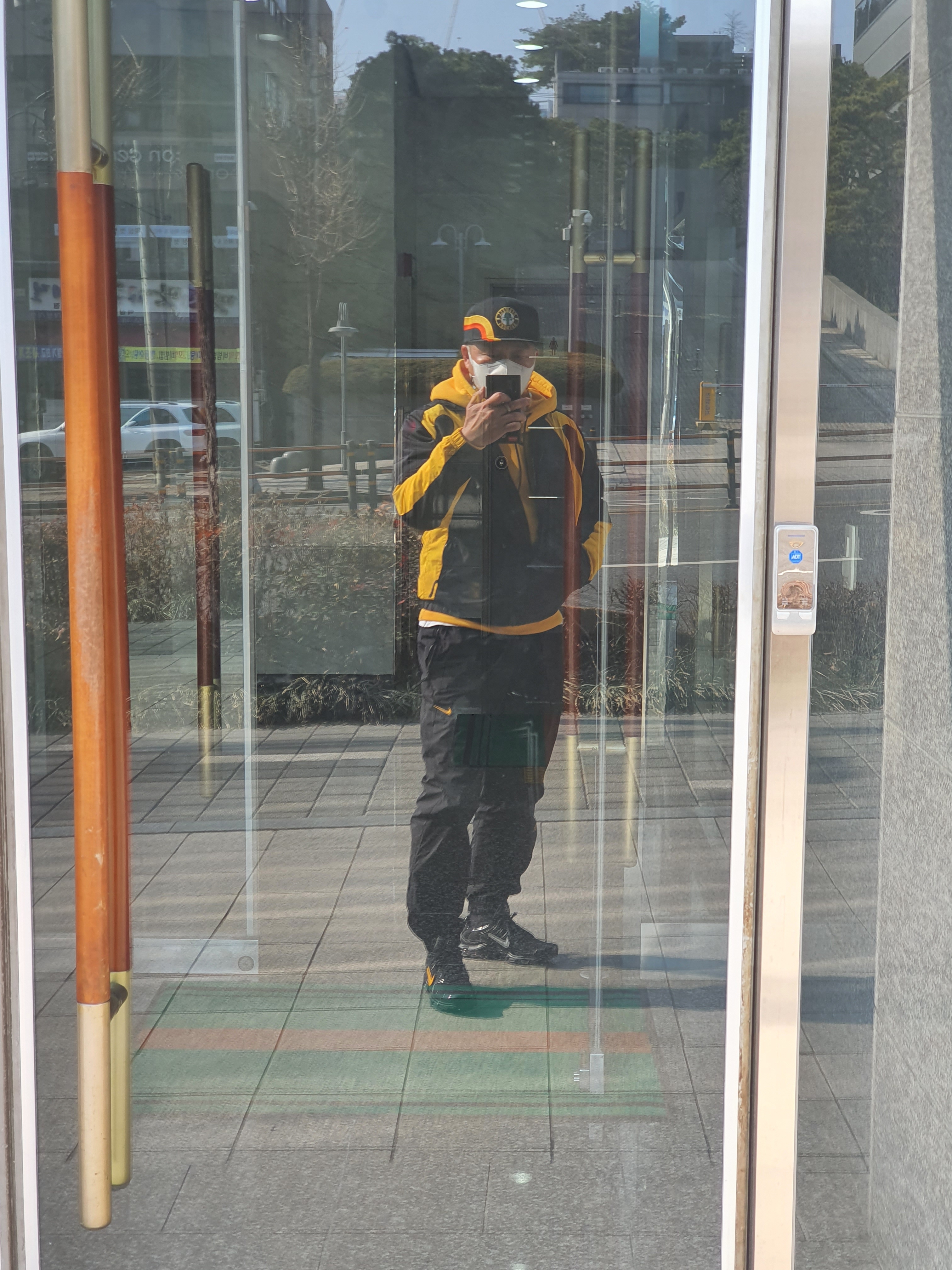 Nike x Drake Nocta Essential Track Jacket - Asia, Nike x Drake Nocta Essential Hoodie University Gold - US/EU 착용 스타일 - 2