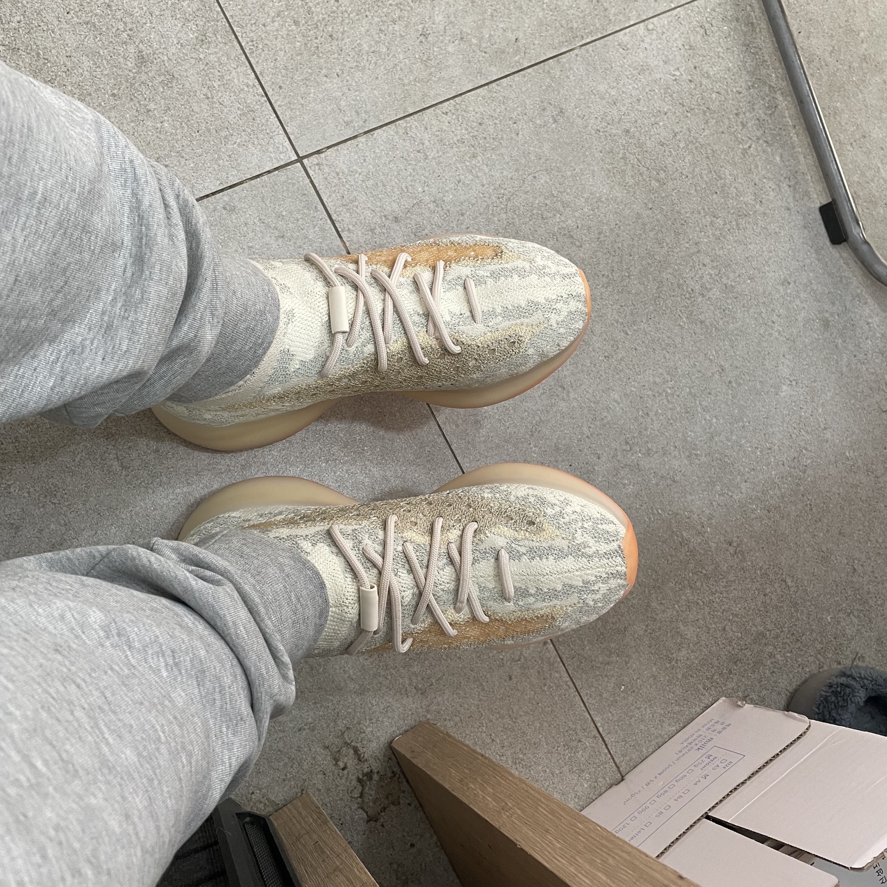 Adidas Yeezy Boost 380 Yecoraite - Reflective 착용 스타일