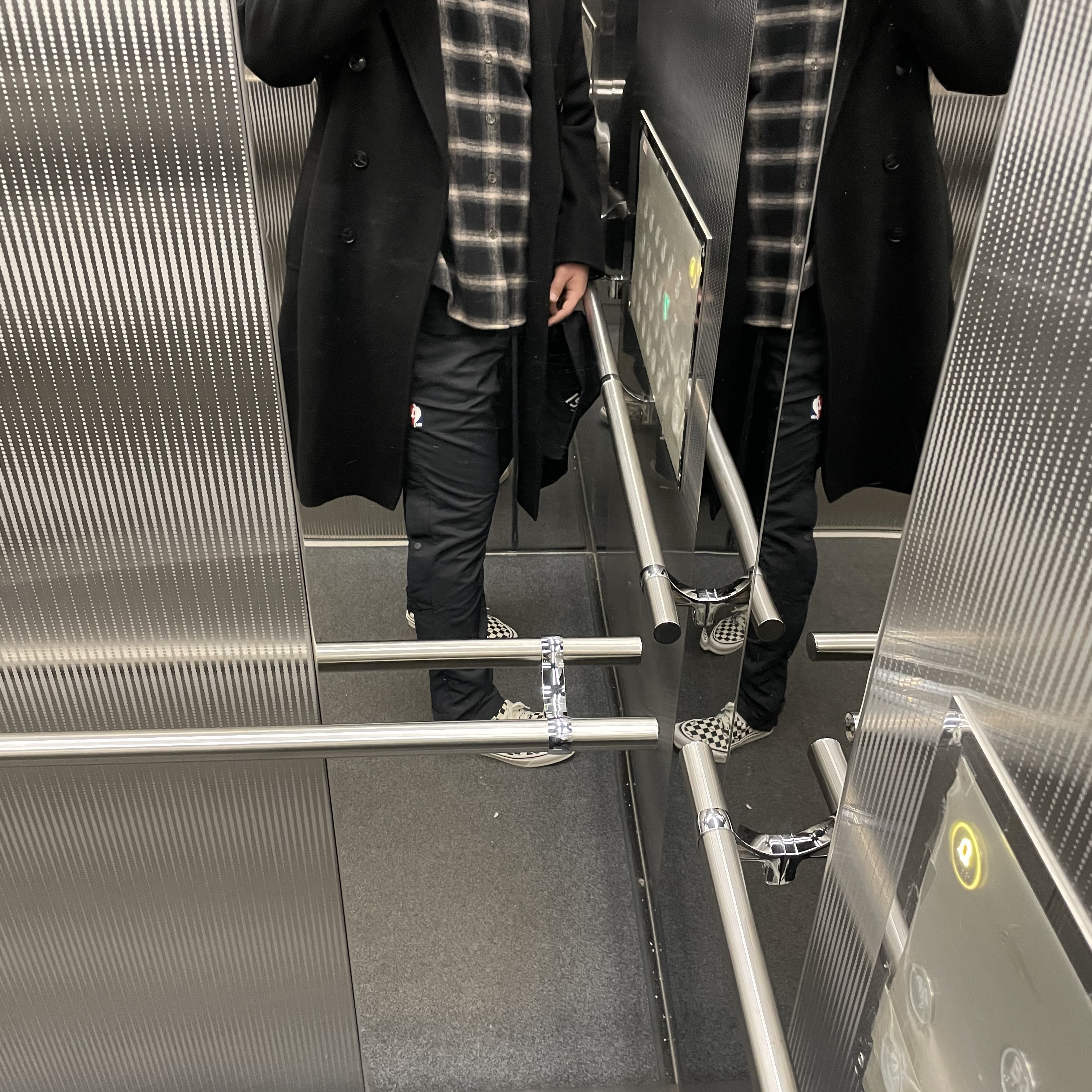Nike x Fear of God Warm Up Pants Off Noir, Vans Vault OG Era LX Checkerboard Canvas 착용 스타일