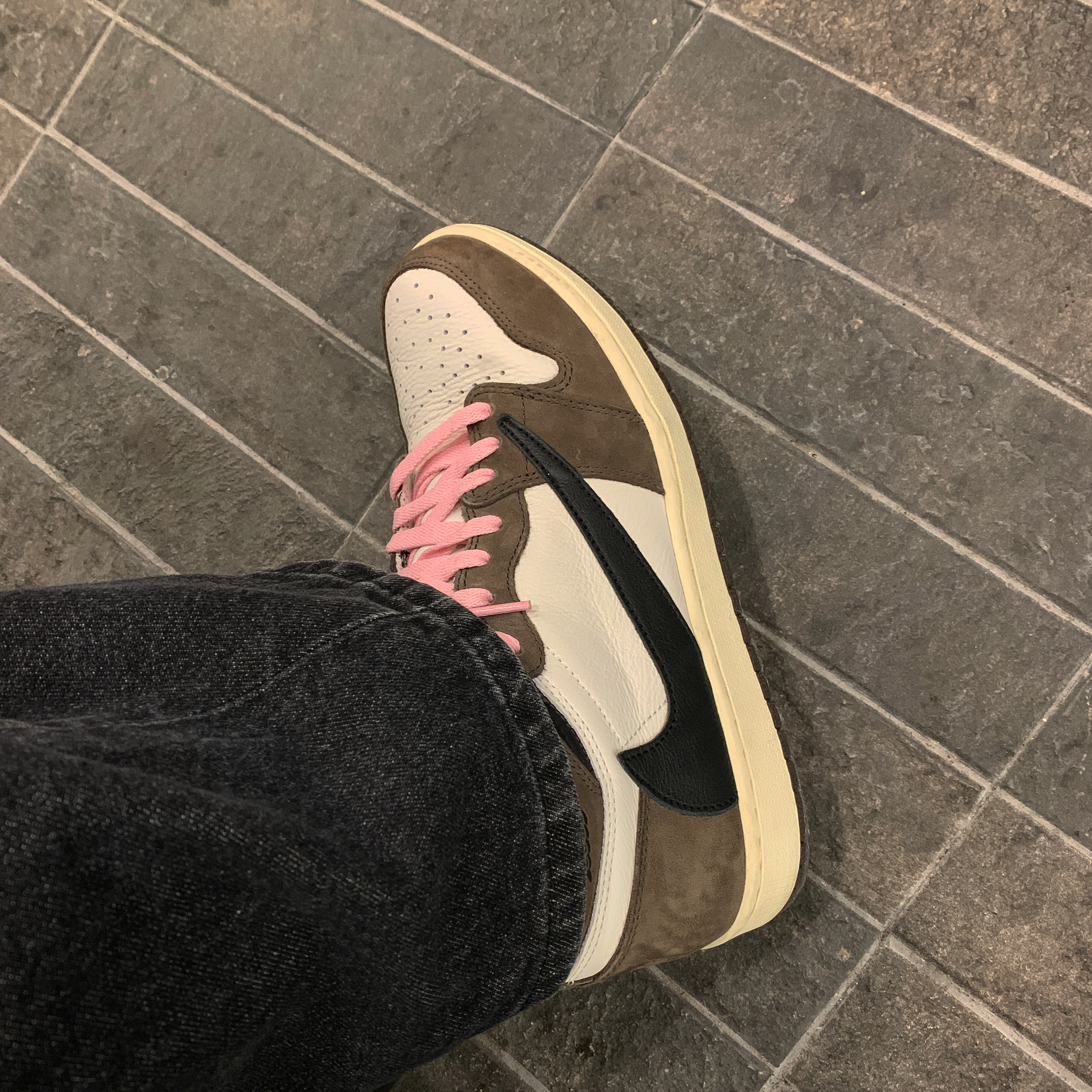 Jordan 1 x Travis Scott Retro High OG SP Mocha 착용 스타일