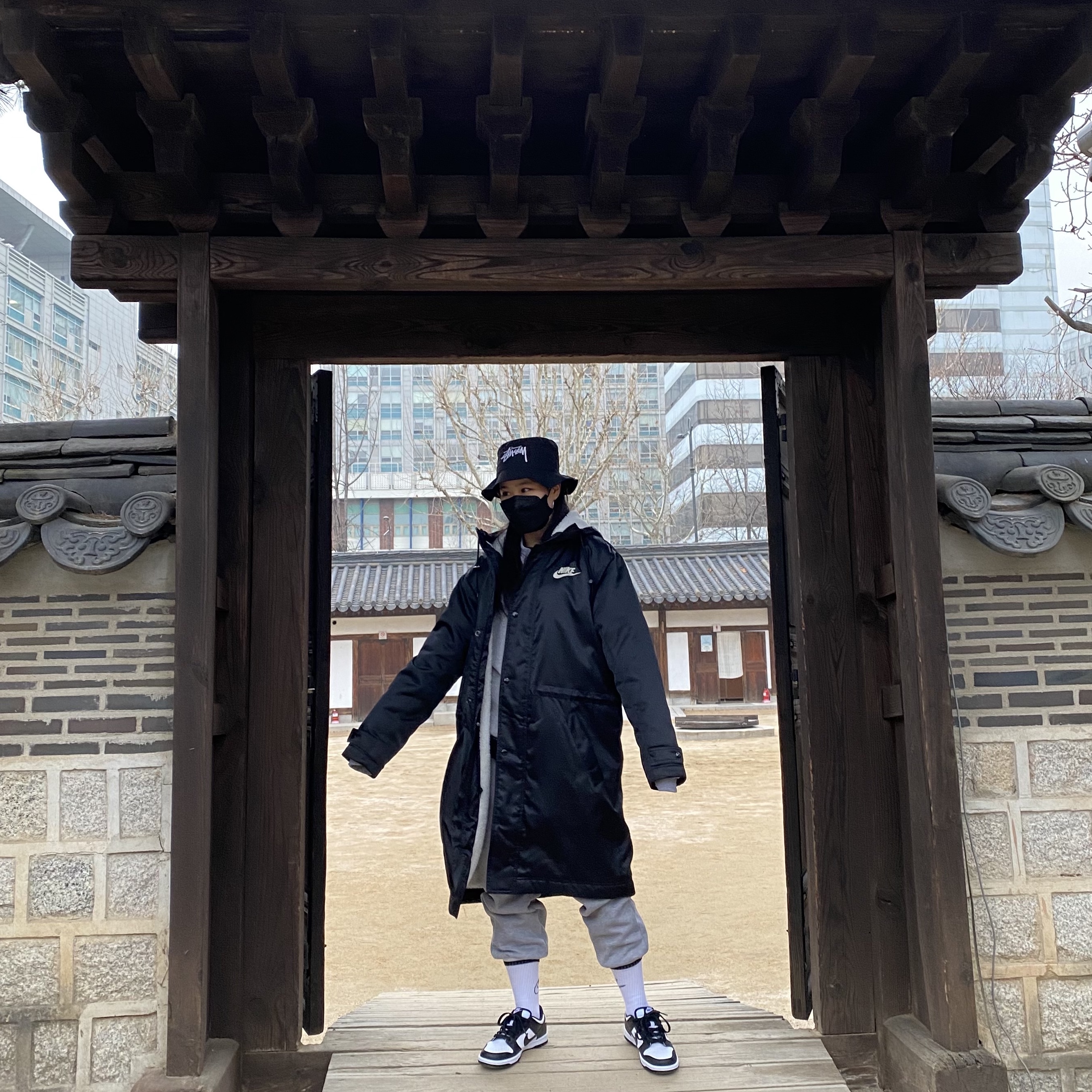 Nike x Stussy Bucket Hat Black, Off-White x Amore Pacific Protection Box (Without Cosmetics) 착용 스타일 - 2