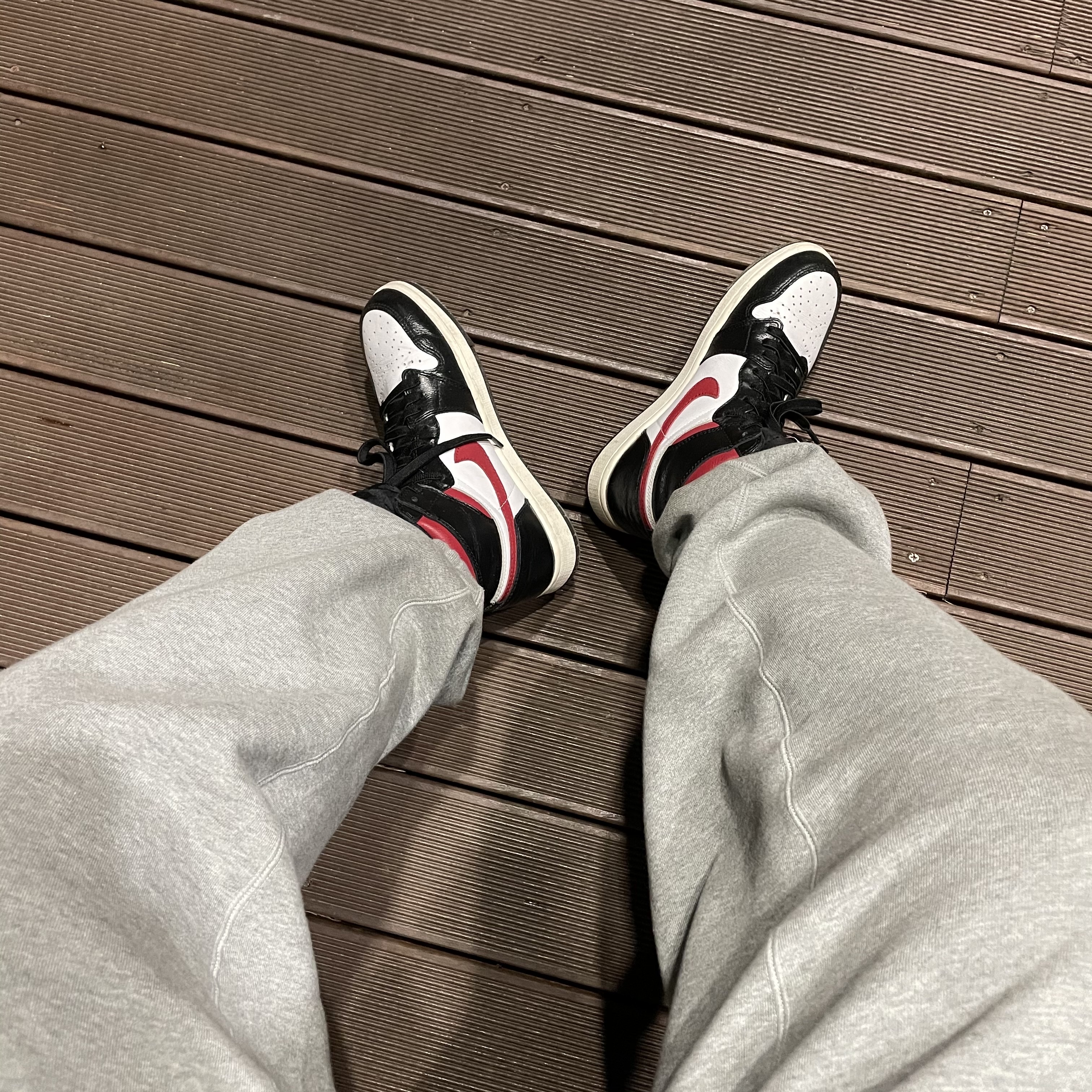 Jordan 1 Retro High OG Gym Red, Nike x Stussy NRG BR Fleece Pants Grey 착용 스타일