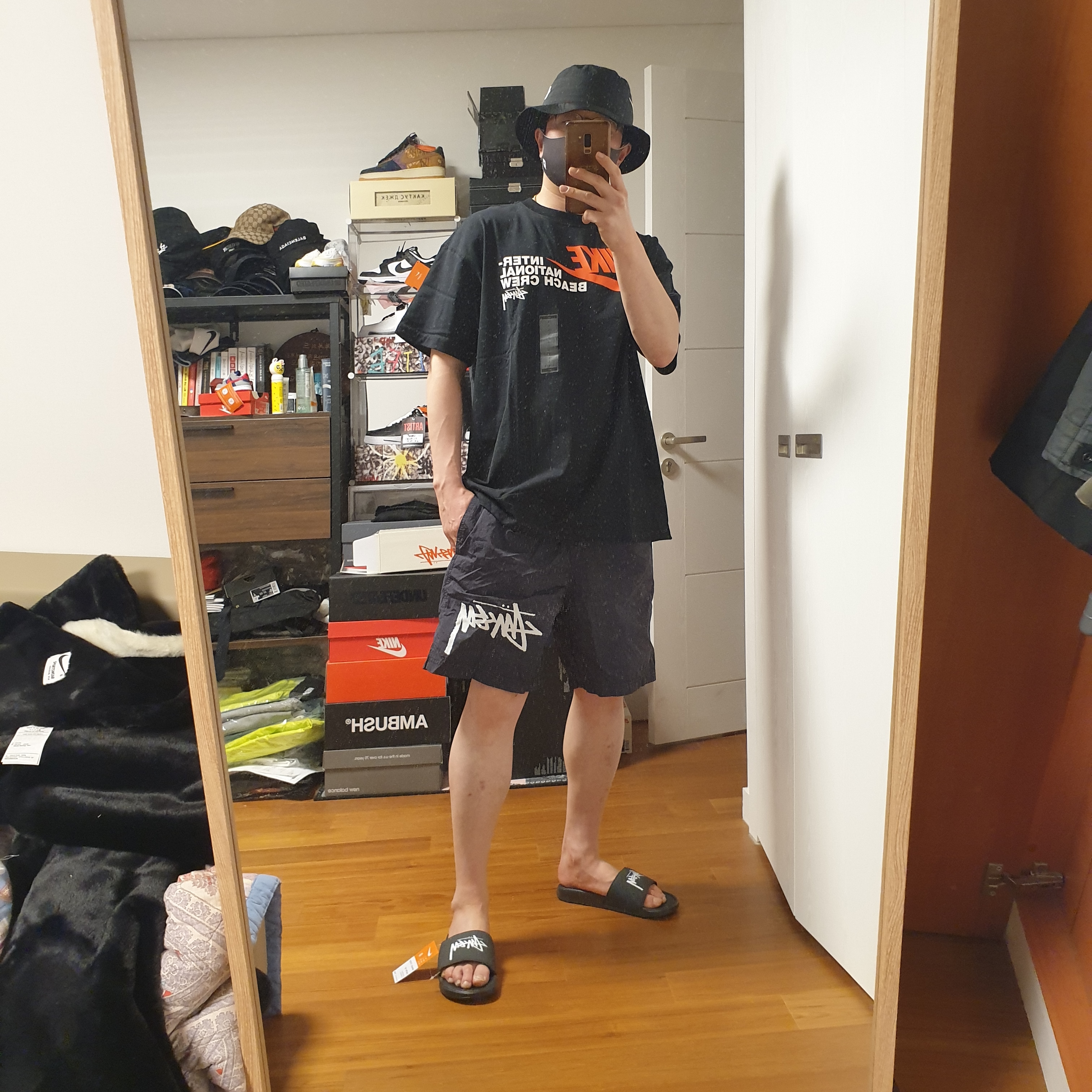 Nike x Stussy Water Shorts Off Noir, Nike x Stussy Bucket Hat Black 착용 스타일 - 3
