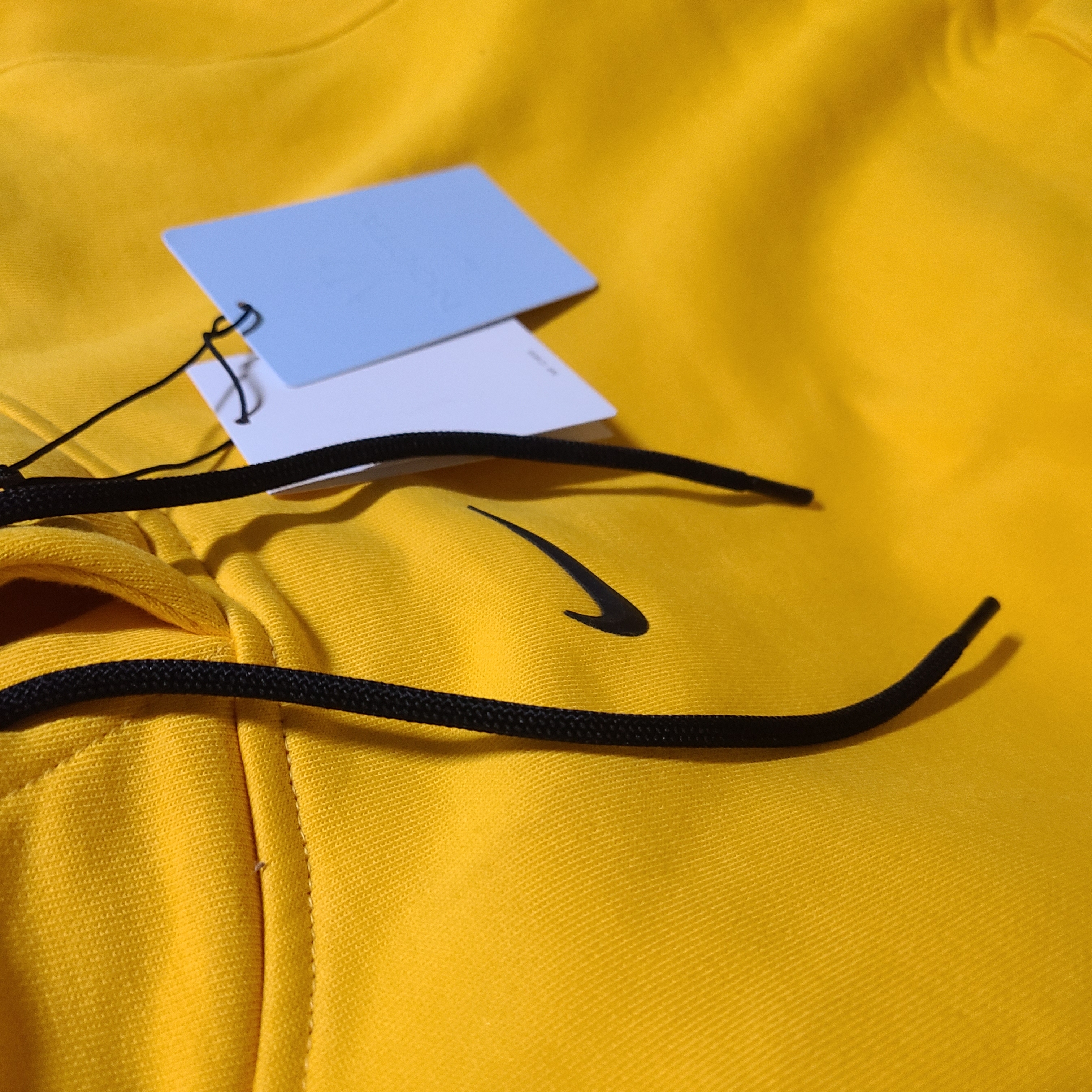 Nike x Drake Nocta Essential Hoodie University Gold - Asia 착용 스타일