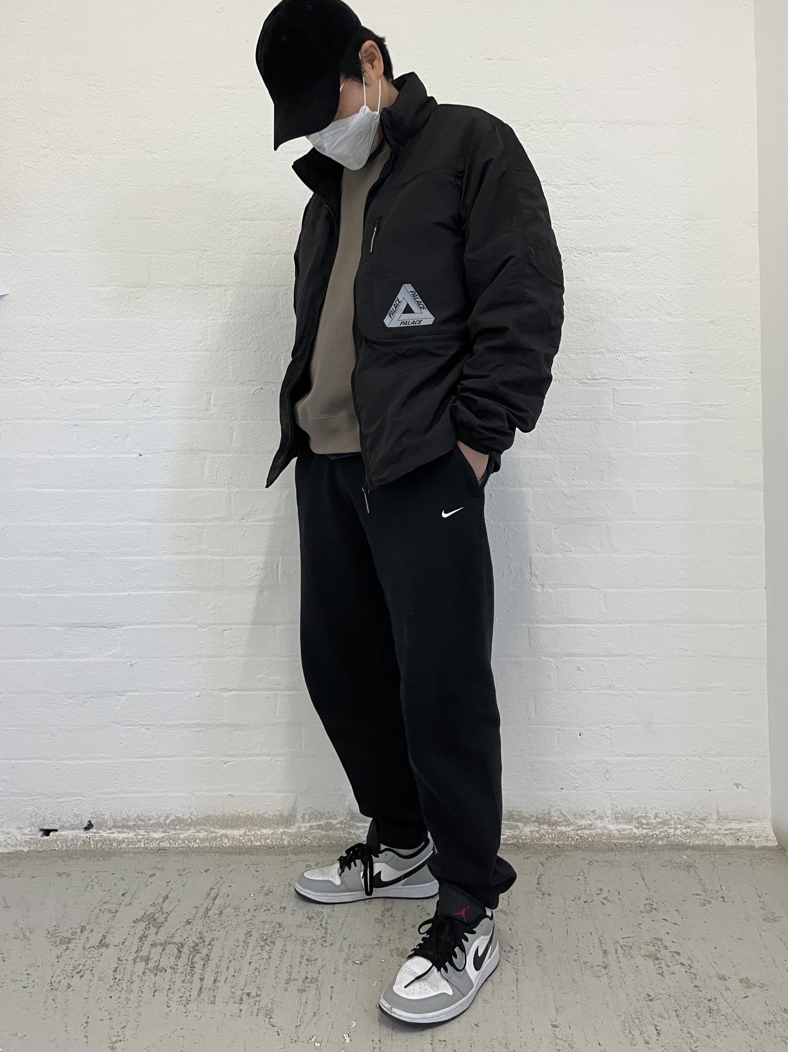 Jordan 1 Low Light Smoke Grey, Nike M NRG Sweatpants Black 착용 스타일