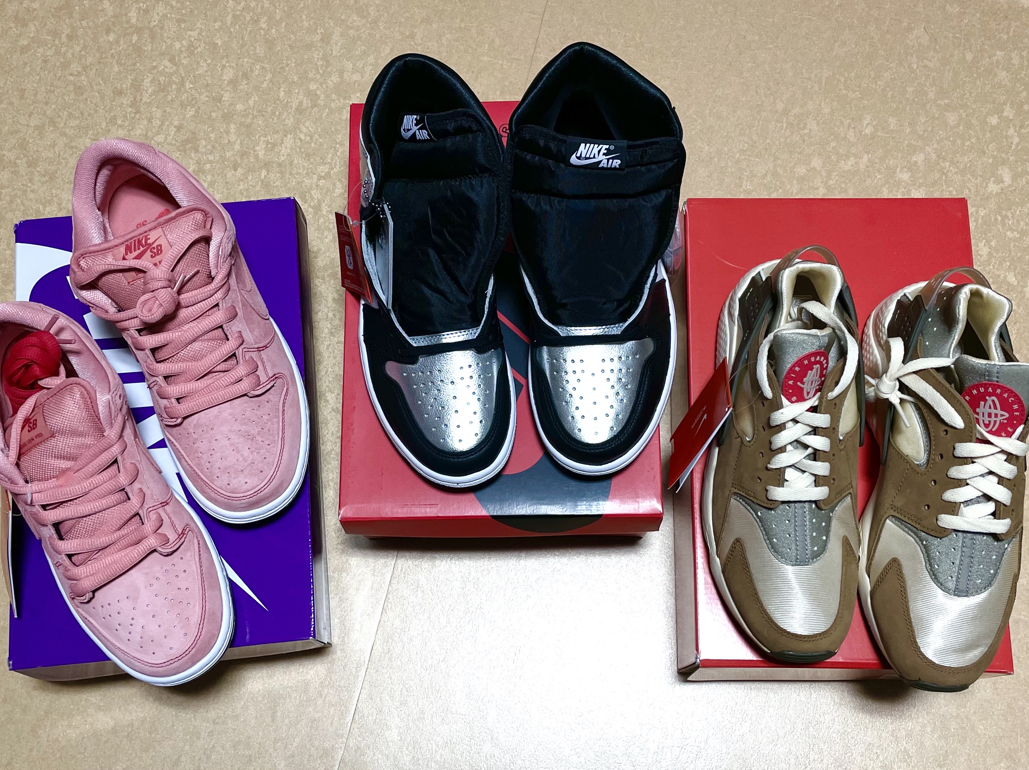 (W) Jordan 1 Retro High OG Silver Toe, Nike x Stussy Air Huarache LE Desert Oak 착용 스타일