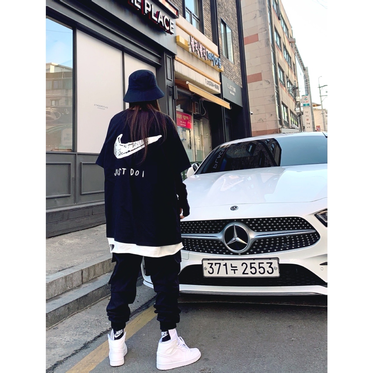 Jordan 1 Mid Triple White 착용 스타일 - 3