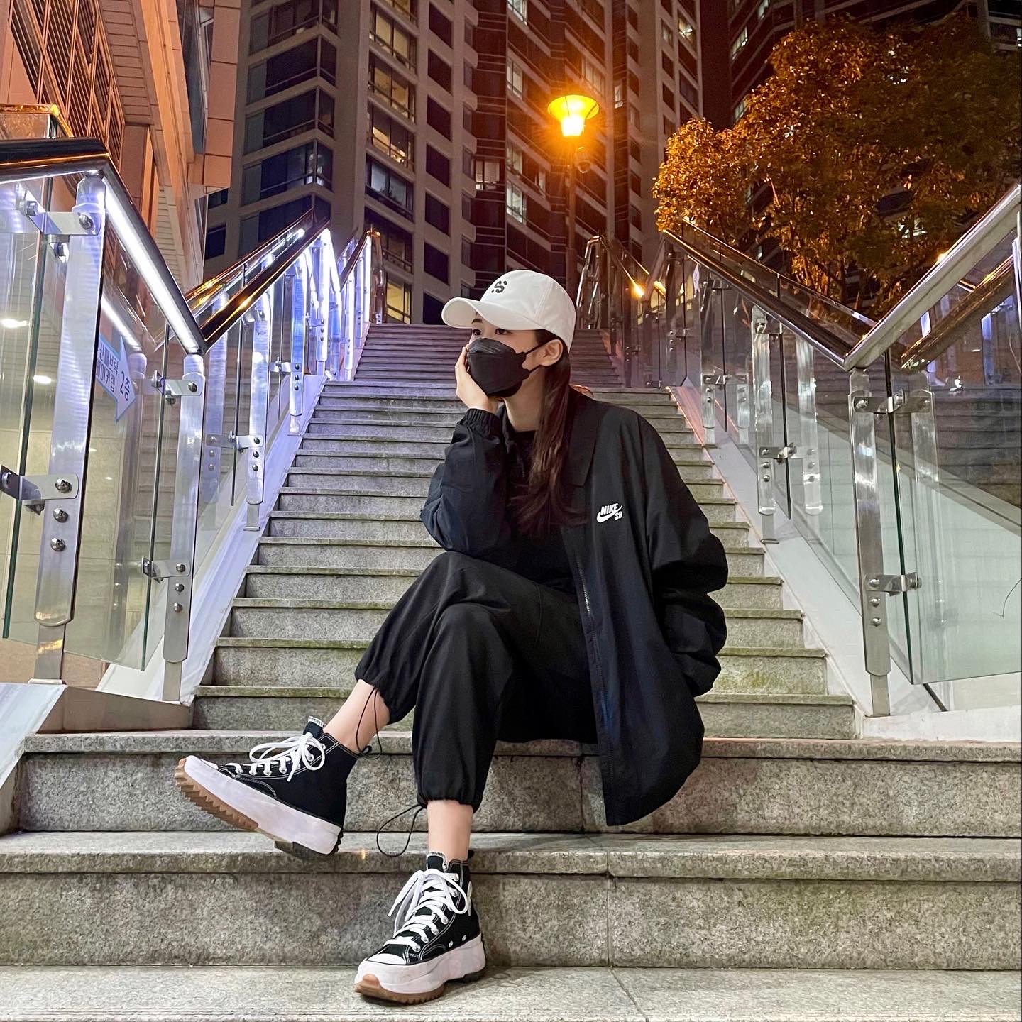 Converse Run Star Hike Hi Black White Gum 착용 스타일
