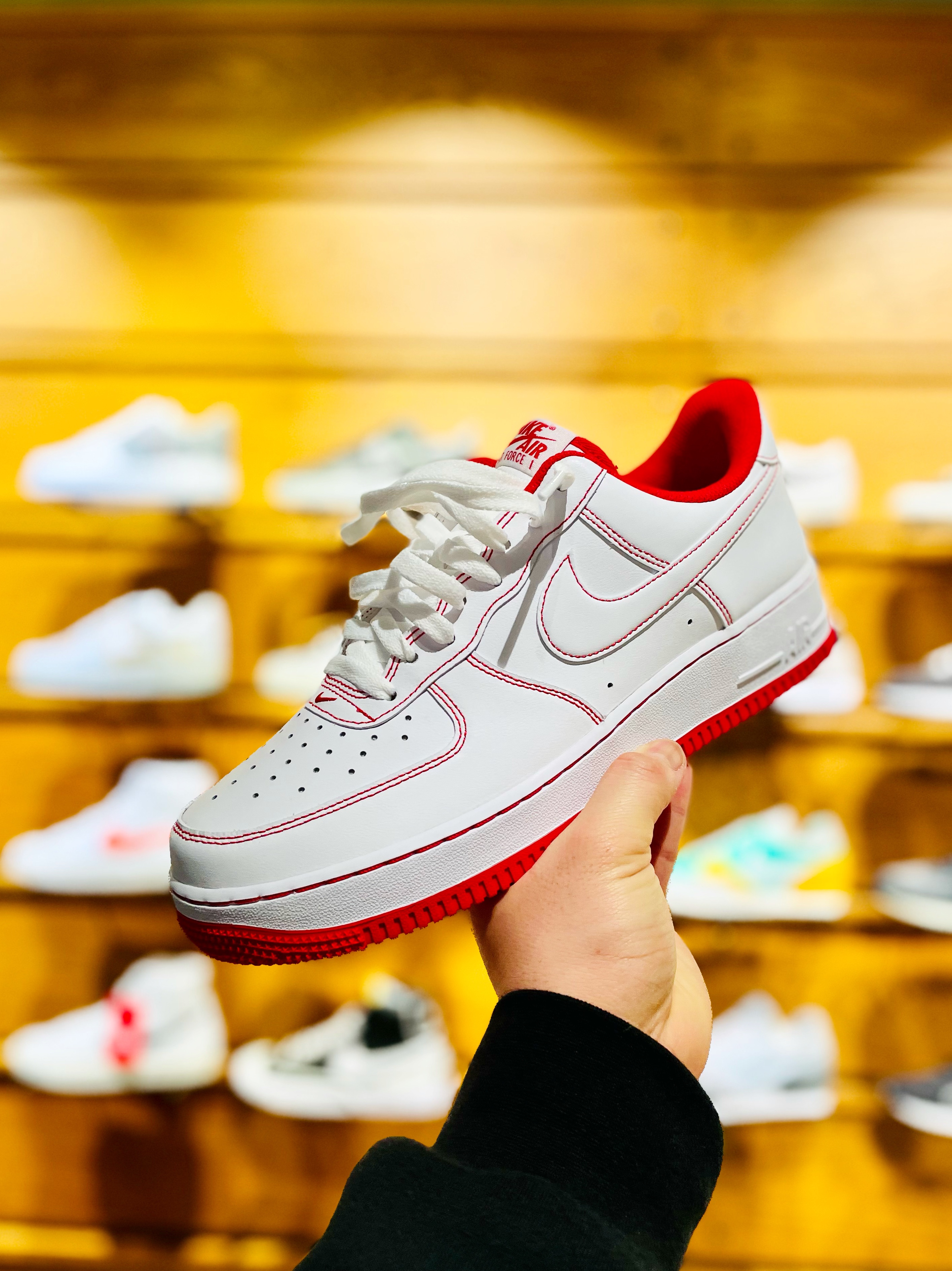 Nike Blazer Low '77 Vintage Black, Nike Air Force 1 '07 Stitch Radiant Red 착용 스타일 - 2