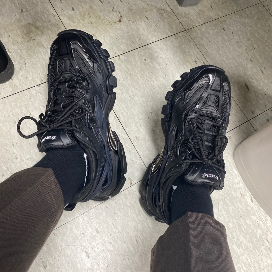 Balenciaga Track.2 Sneakers Black 착용 스타일