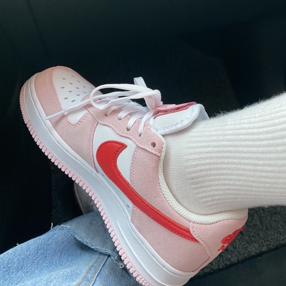 Nike Air Force 1 '07 QS Valentine's Day 착용 스타일 - 2