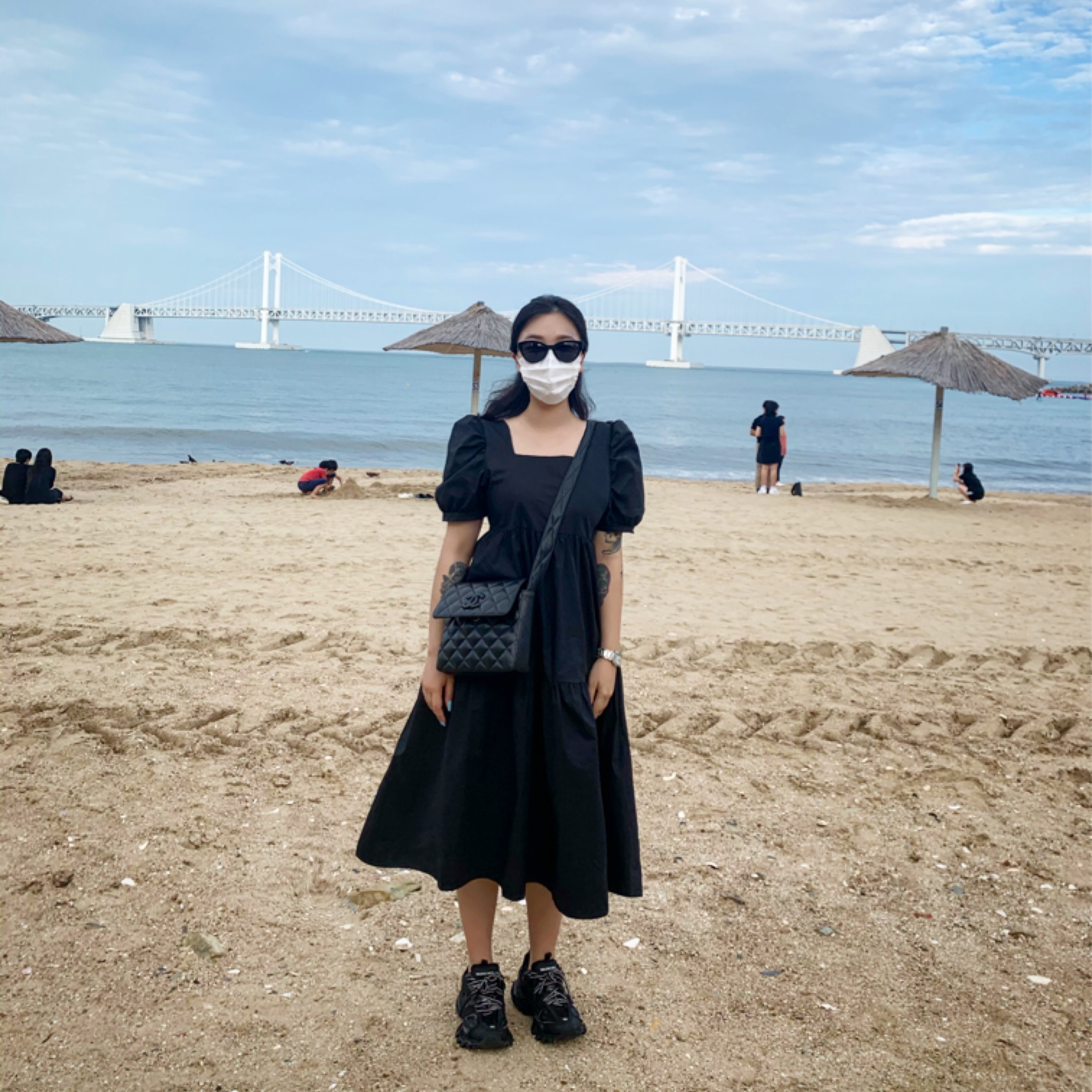 Balenciaga Track Sneakers Triple Black 착용 스타일