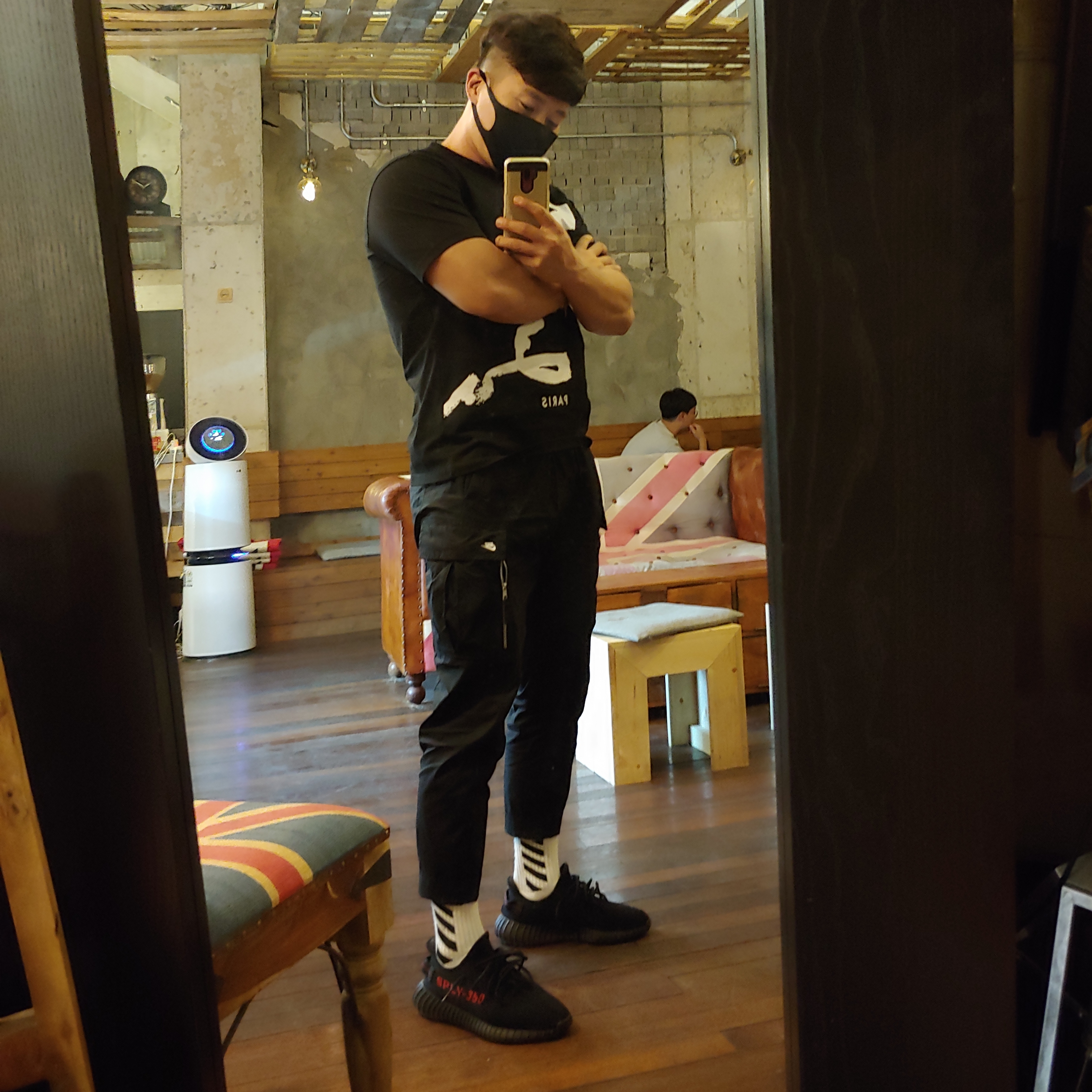 Adidas Yeezy Boost 350 V2 Black Red 2020 착용 스타일