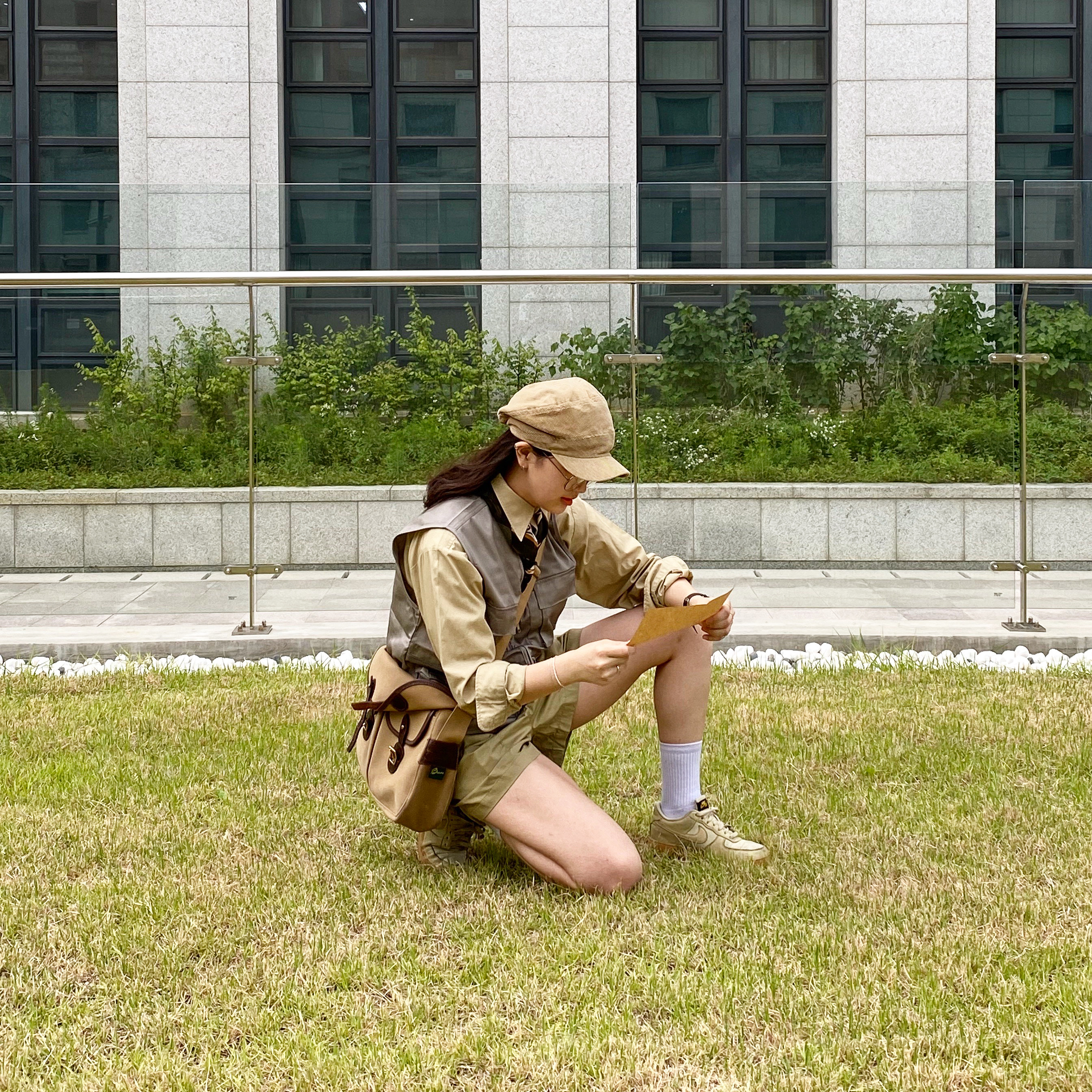 Nike Air Force 1 Low Gore-Tex Team Gold Khaki 착용 스타일