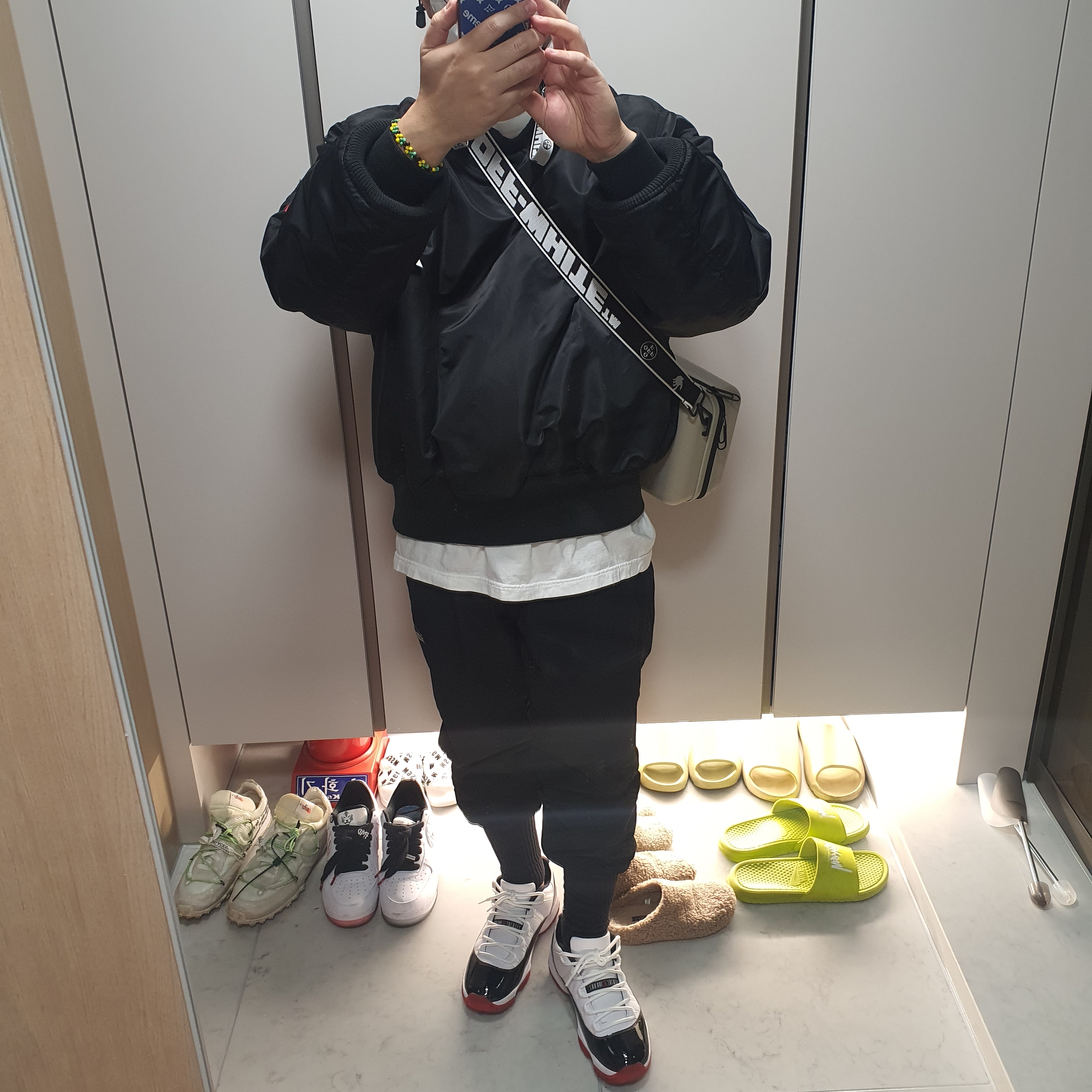 IAB Studio x Alpha Industries MA-1 Crewneck Black, Jordan 11 Retro Low Concord Bred 착용 스타일