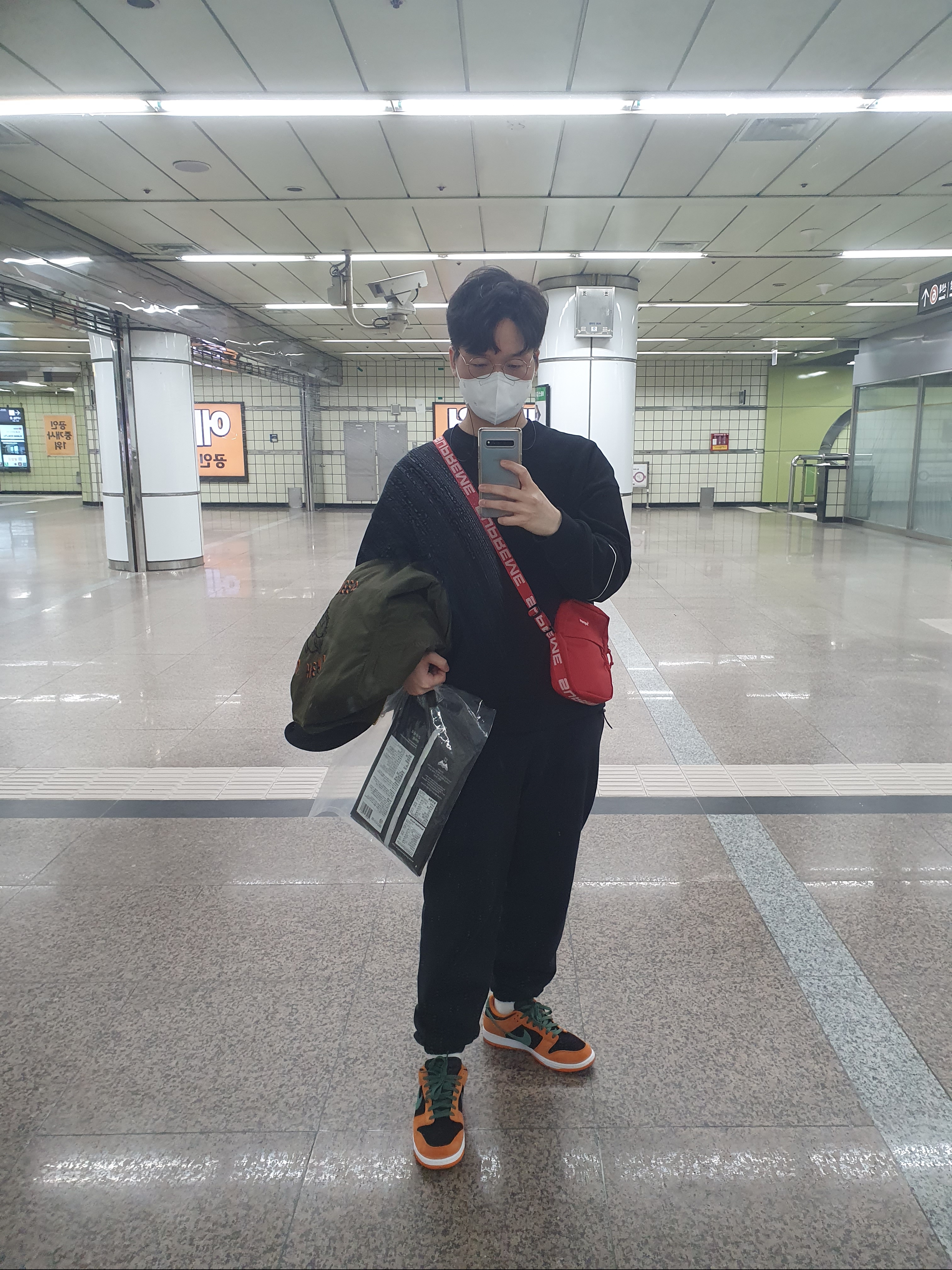 Nike Dunk Low SP Ceramic, Supreme Shoulder Bag Red - 18SS 착용 스타일