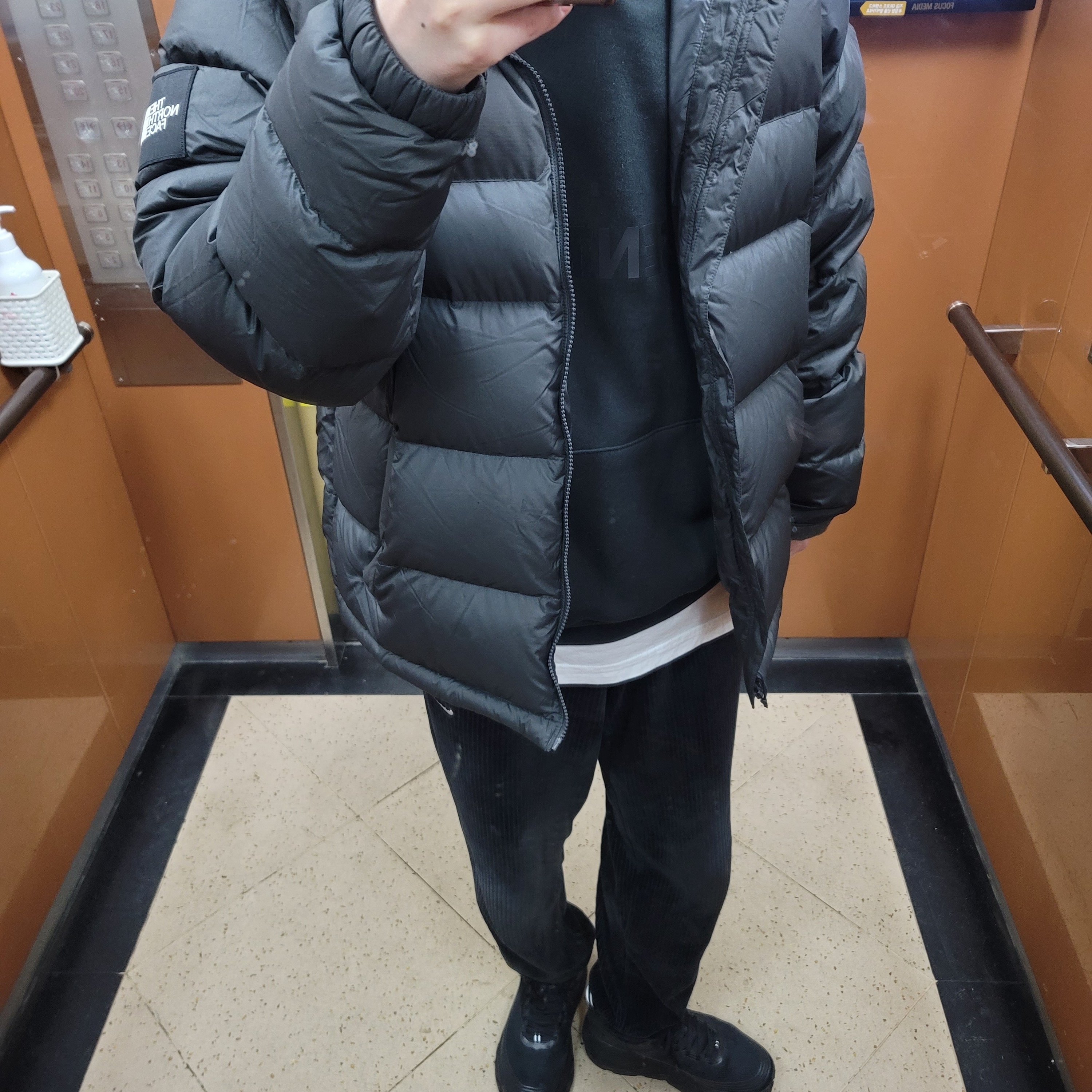 Hoka Bondi 6 Black, Essentials 3D Silicon Applique Pullover Hoodie Dark Slate/Black 2020 착용 스타일