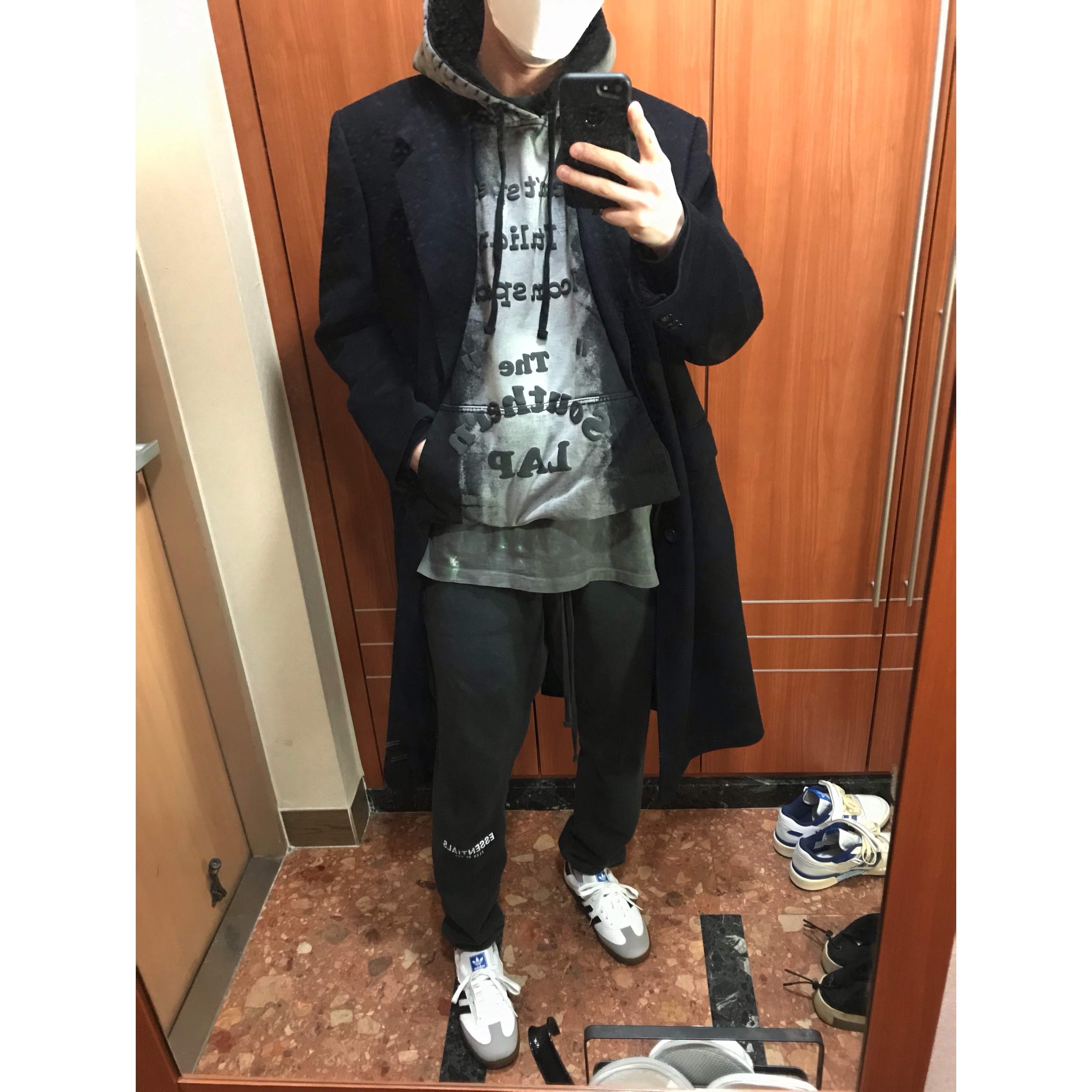 Essentials Sweatpants Dark Slate/Black 2020 착용 스타일