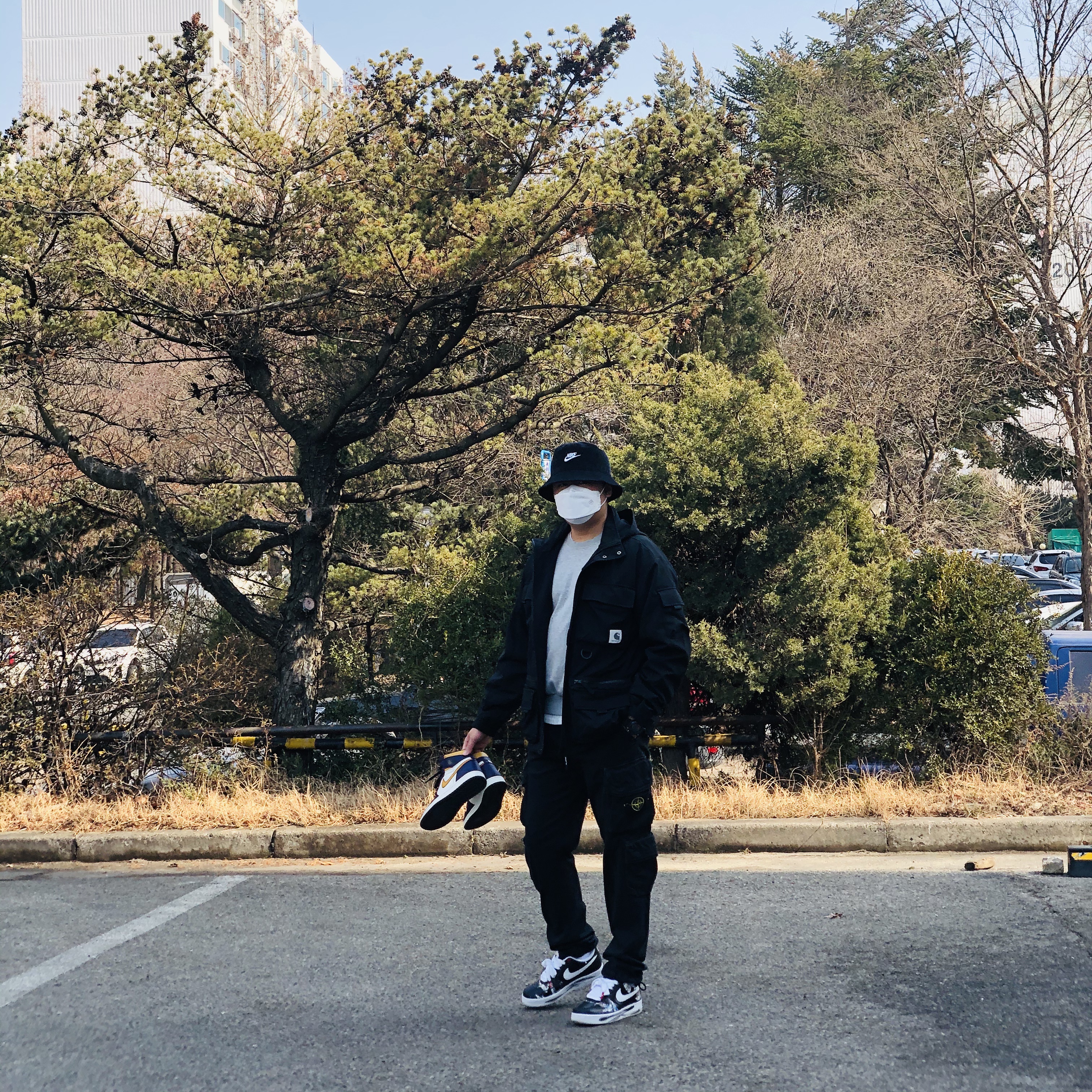 Nike x Peaceminusone Air Force 1 Low Para-Noise, Jordan 1 Retro High OG Defiant SB LA to Chicago 착용 스타일 - 1
