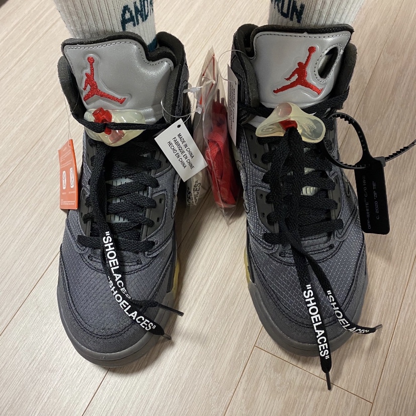 Jordan 5 x Off-White Retro SP Black Muslin 착용 스타일