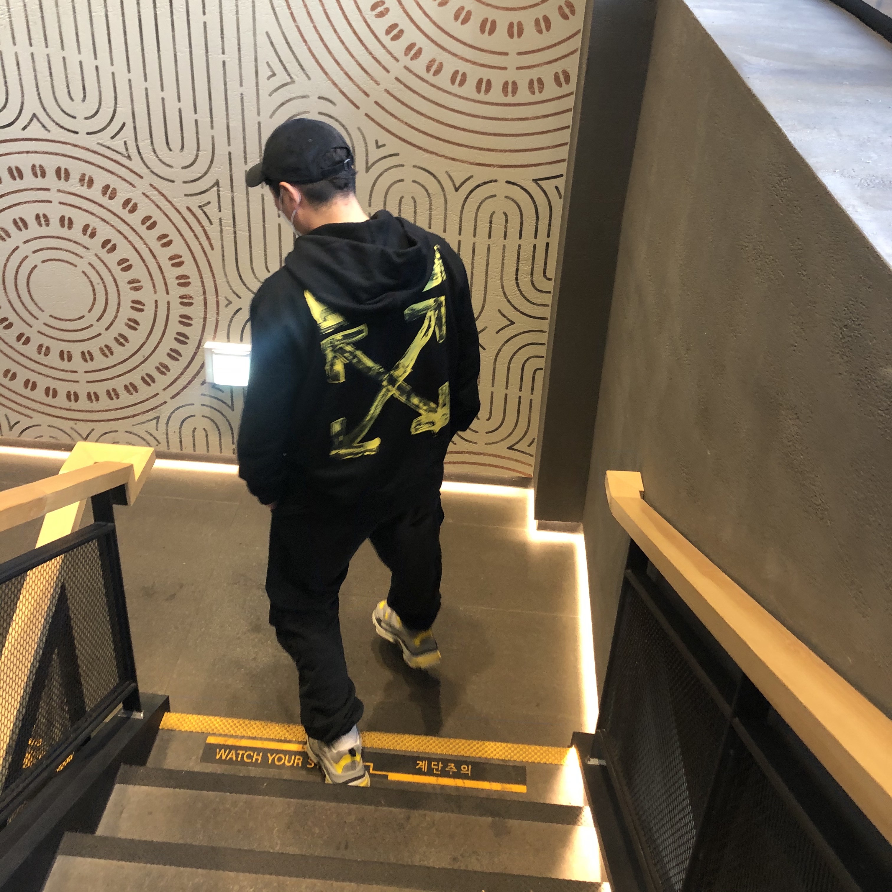 Balenciaga Triple S Yellow Grey 2019 착용 스타일 - 2