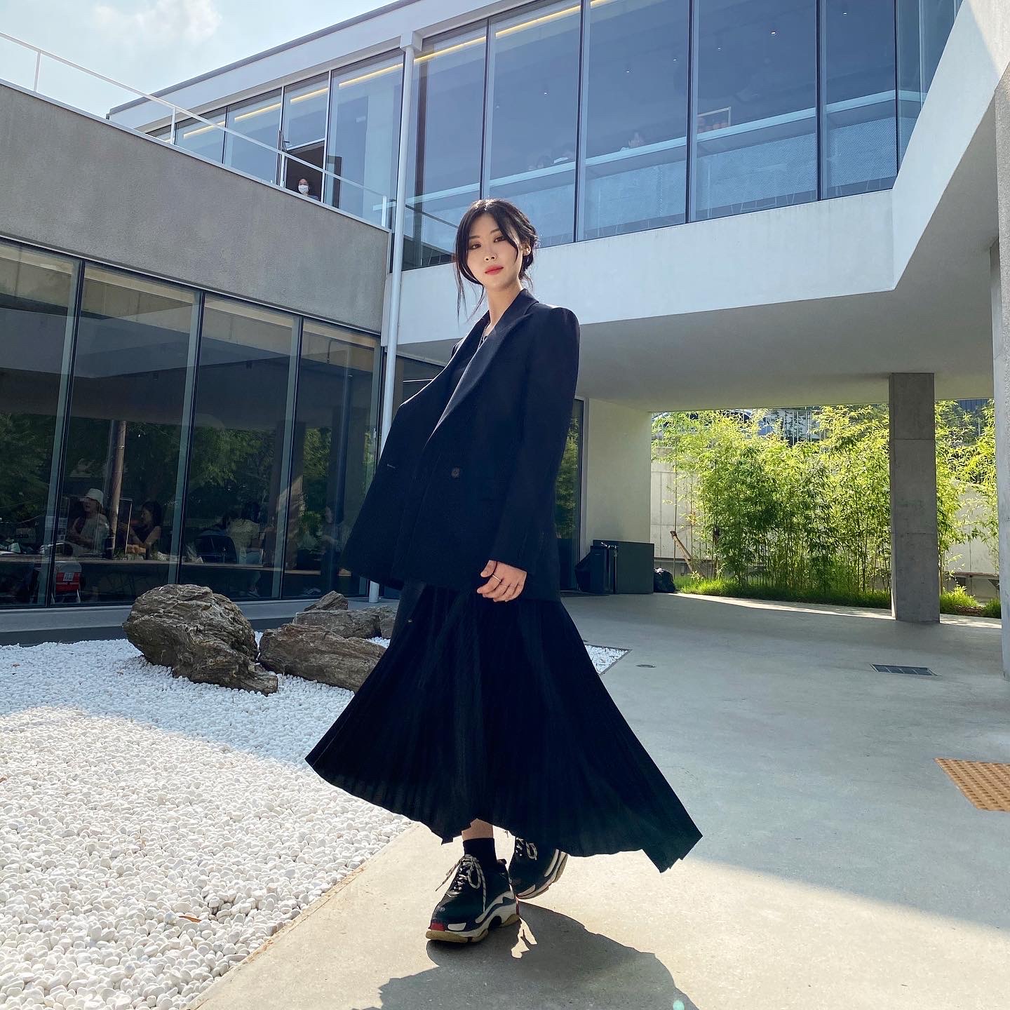 Balenciaga Triple S Trainer Black White Red 2018 착용 스타일 - 1