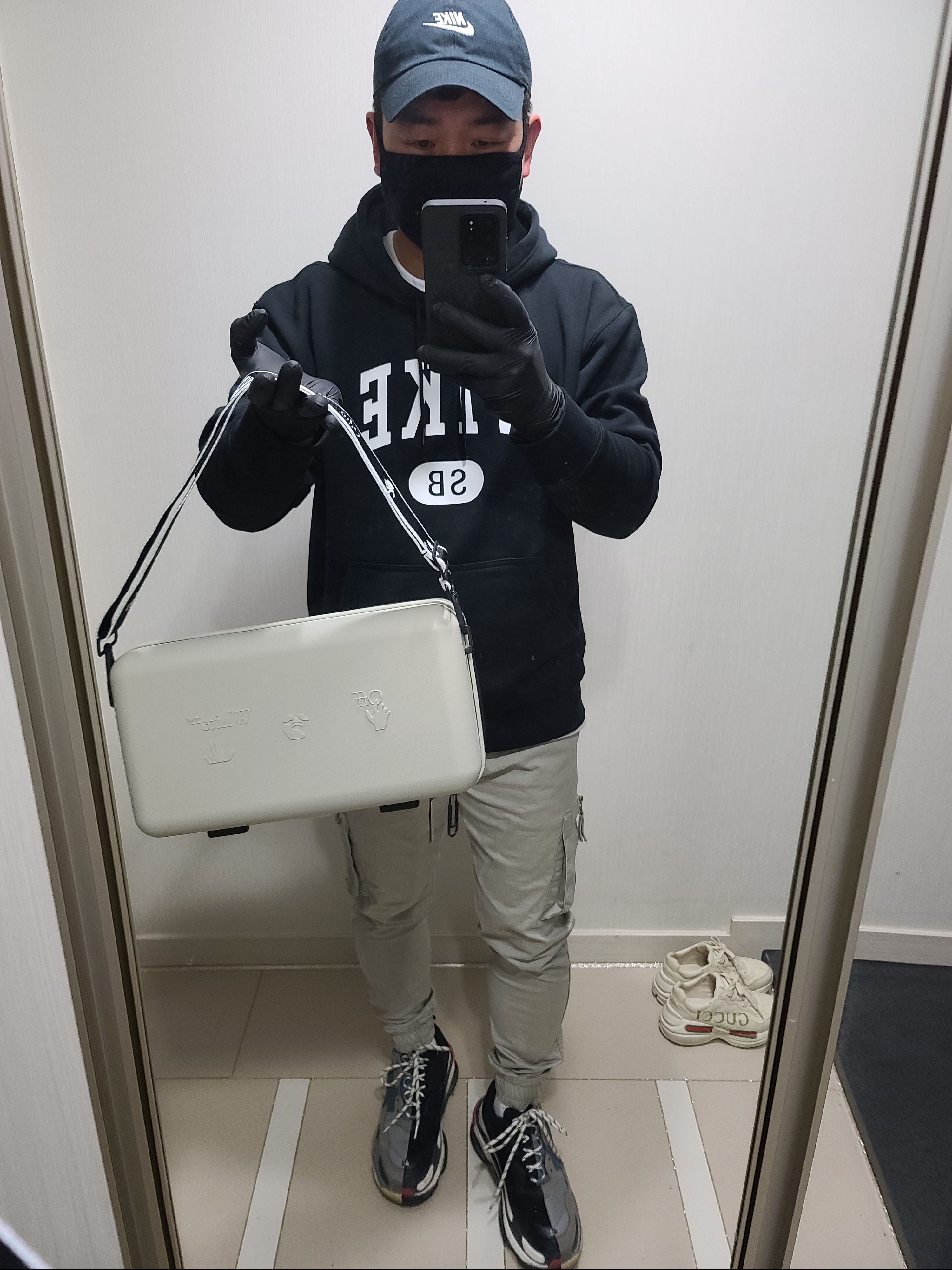 Balenciaga Triple S Split Brack Grey 2018, Off-White x Amore Pacific Protection Box (Without Cosmetics) 착용 스타일