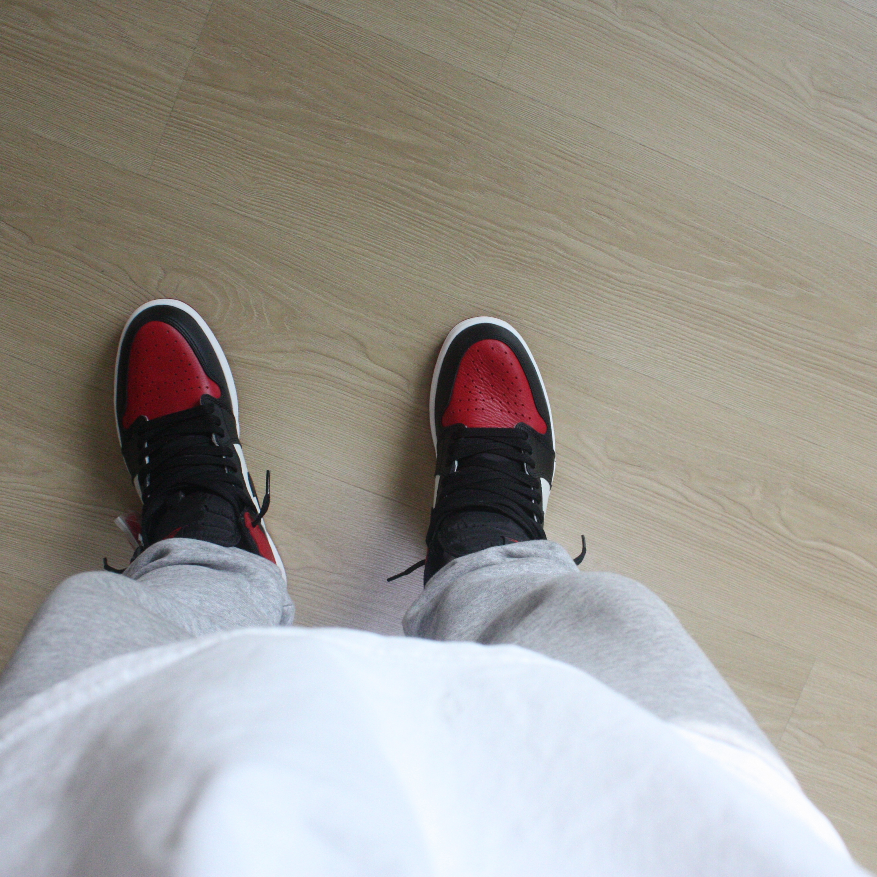 Jordan 1 Retro High OG Bred Toe 착용 스타일 - 2