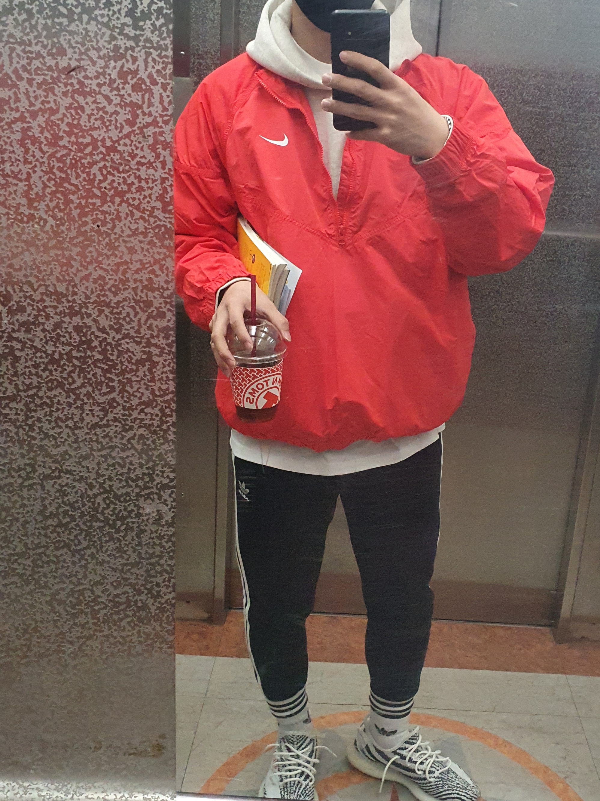 Nike x Stussy Windrunner Jacket Habanero Red, Essentials 3D Silicon Applique Pullover Hoodie Oatmeal/Oatmeal Heather/Light Heather Oatmeal 2020 착용 스타일