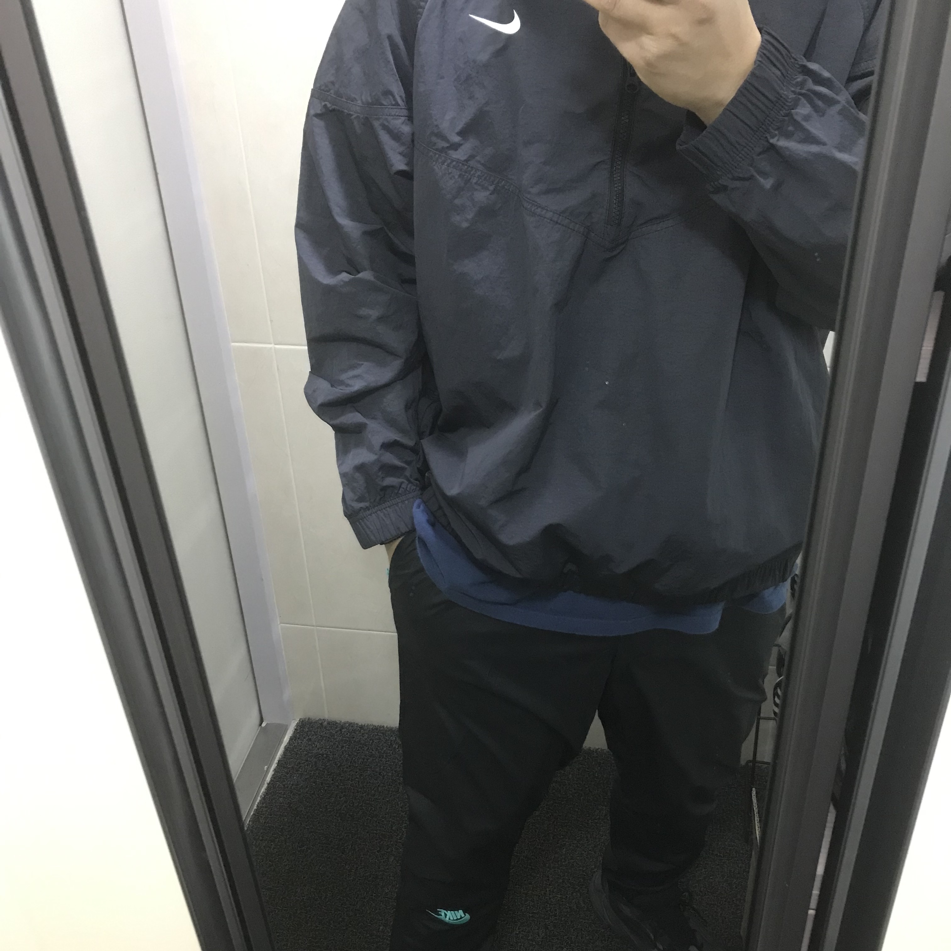 Nike x Atmos NRG Vintage PTHWK Track Pants Black, Nike x Stussy Windrunner Jacket Off Noir 착용 스타일
