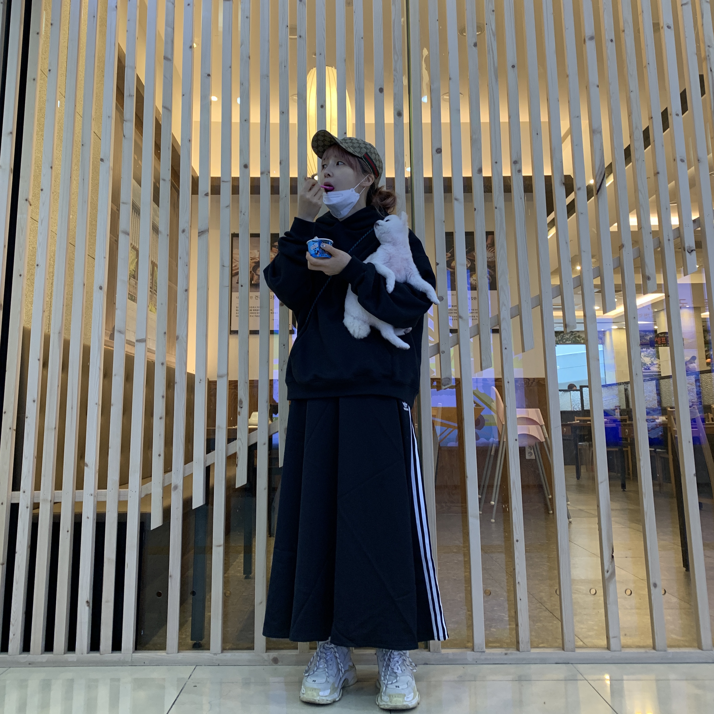 Balenciaga Triple S White 2018 착용 스타일 - 2