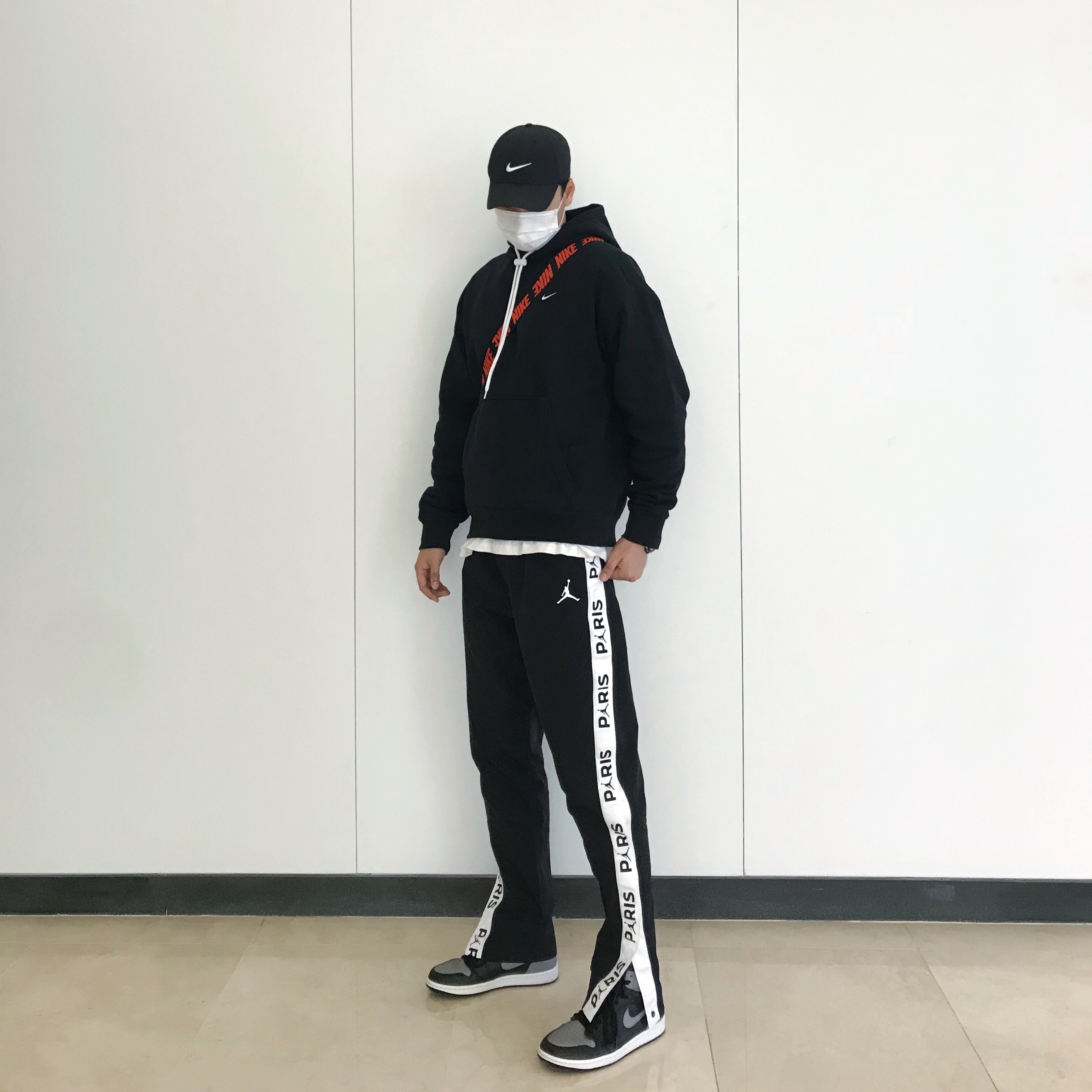 Jordan 1 Retro High OG Shadow 2018, Nike M NRG Hoodie Black White 착용 스타일