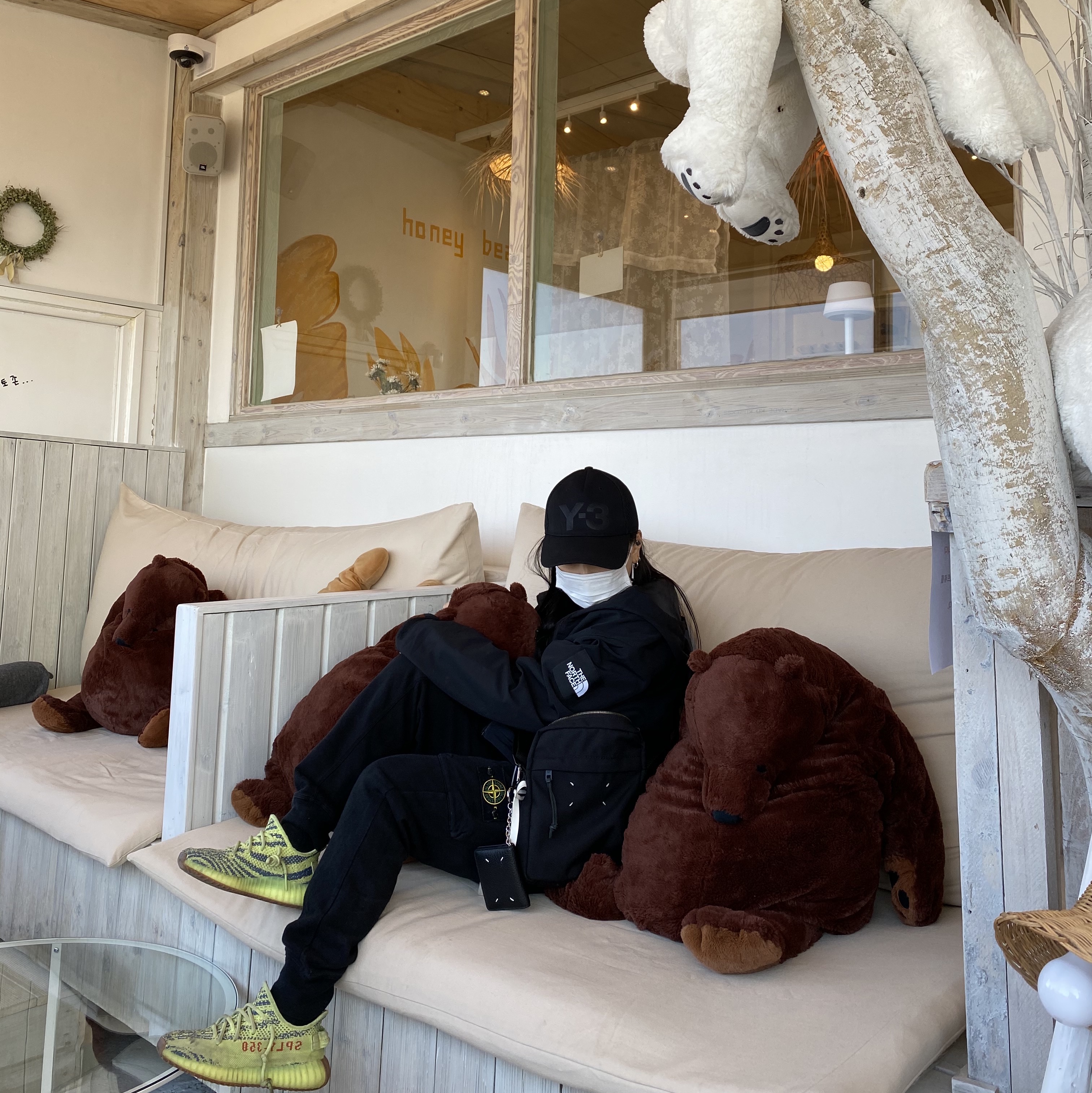Adidas Yeezy Boost 350 V2 Semi Frozen Yellow 착용 스타일