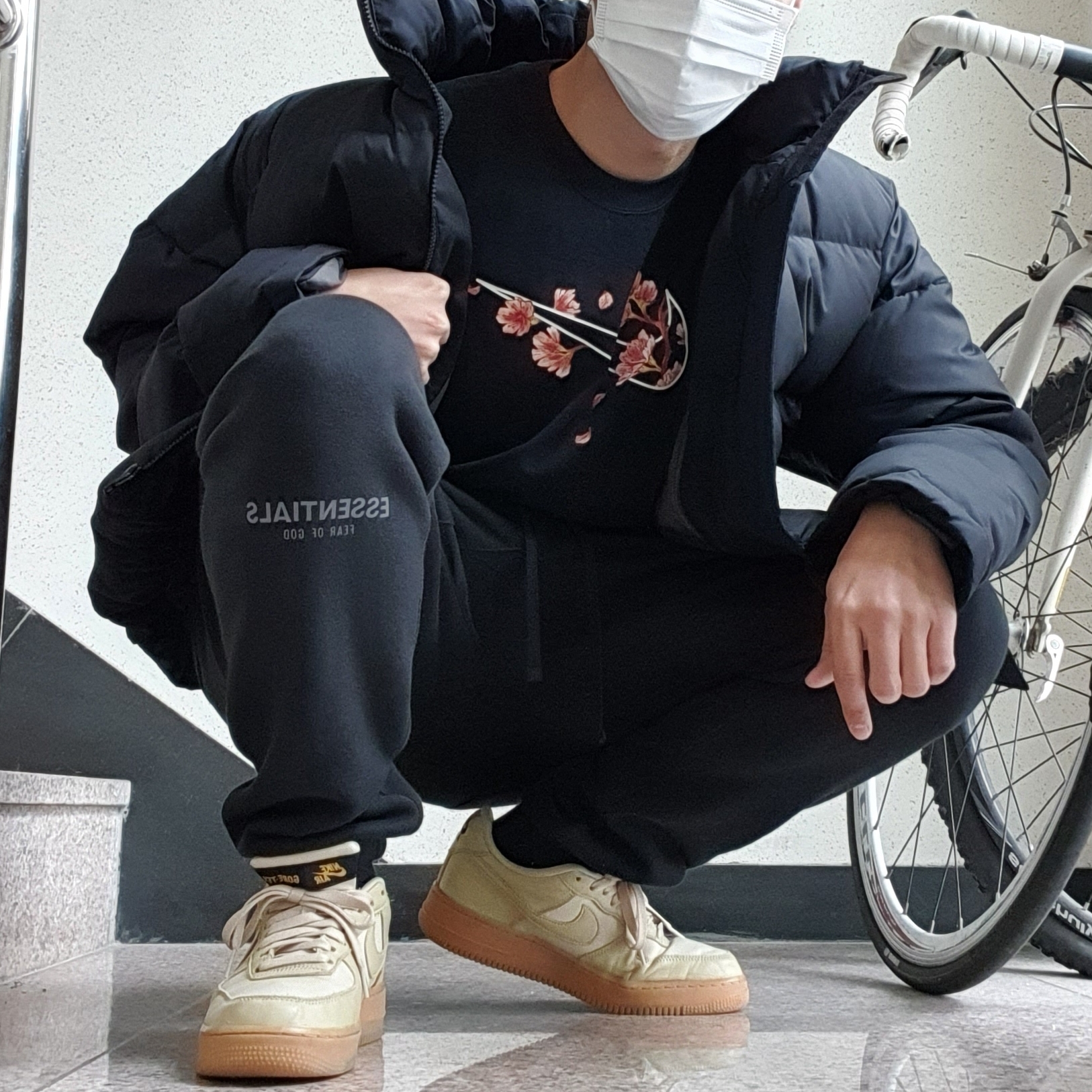 Essentials Sweatpants Dark Slate/Black 2020, Nike Air Force 1 Low Gore-Tex Team Gold Khaki 착용 스타일