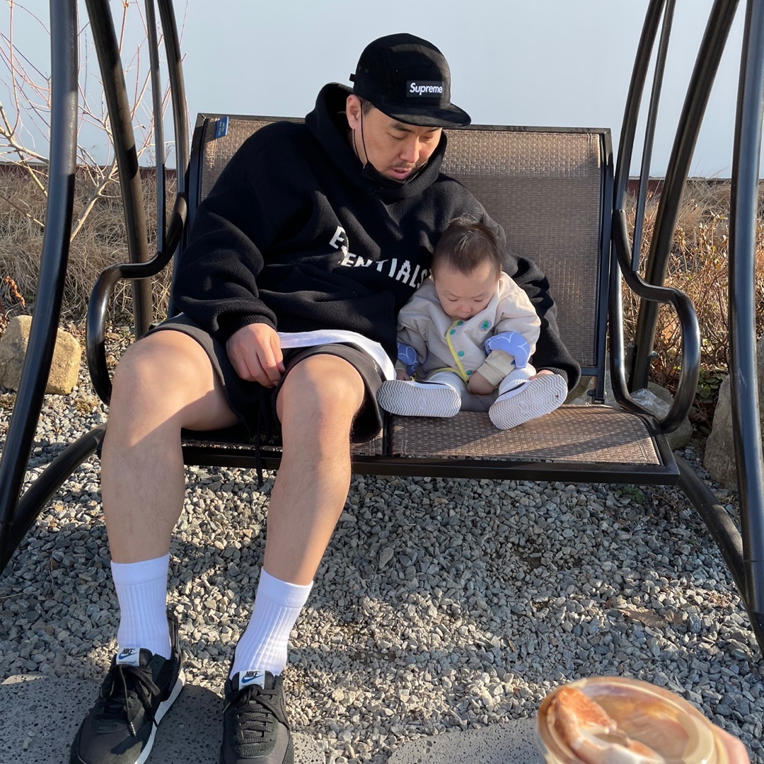 Essentials Knit Hoodie Black - 20FW, Essentials Sweatshorts Black 2020 착용 스타일