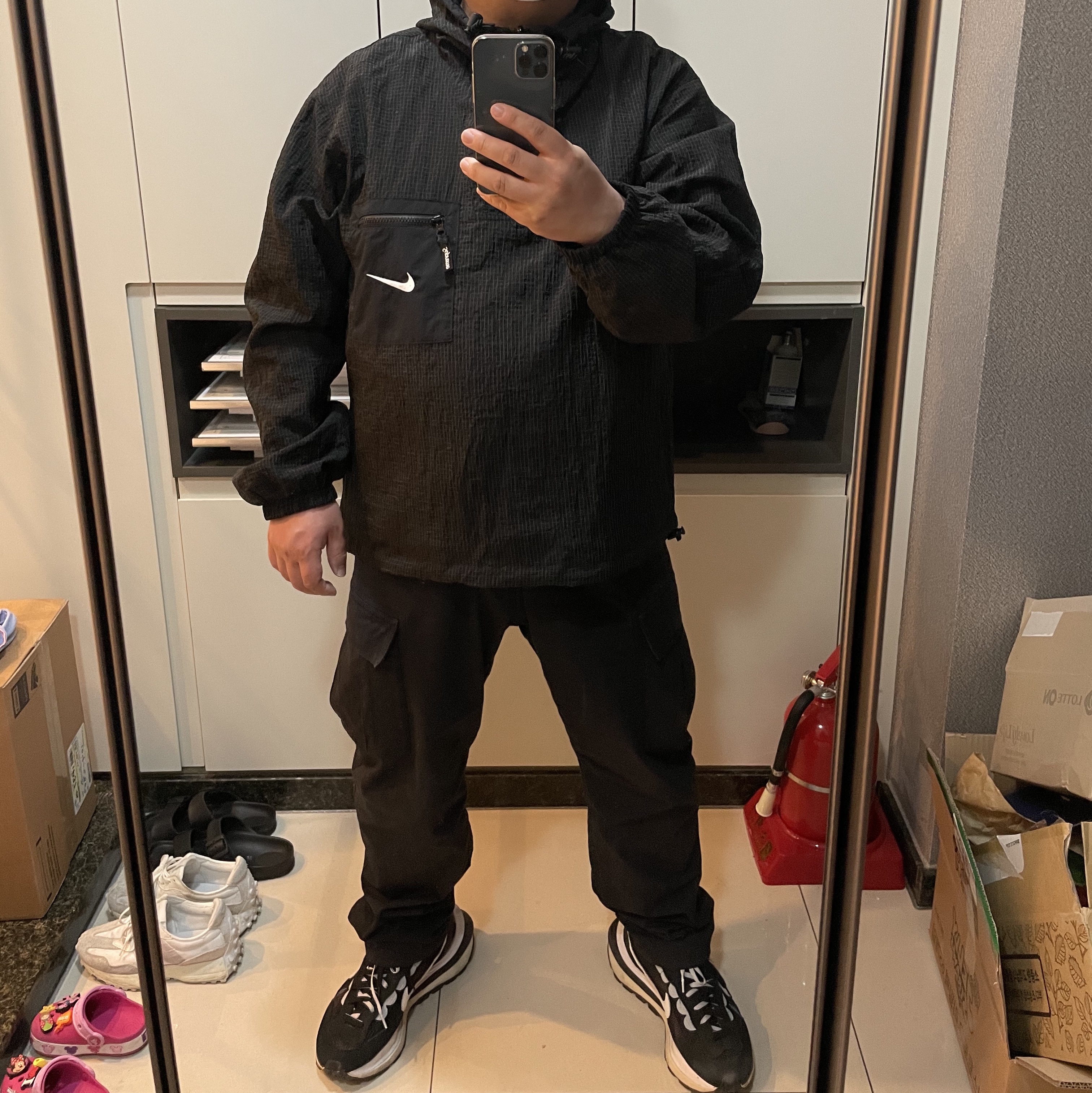 Nike x Sacai VaporWaffle Black White, Supreme x Nike Jewel Reversible Ripstop Anorak Black - 20FW 착용 스타일
