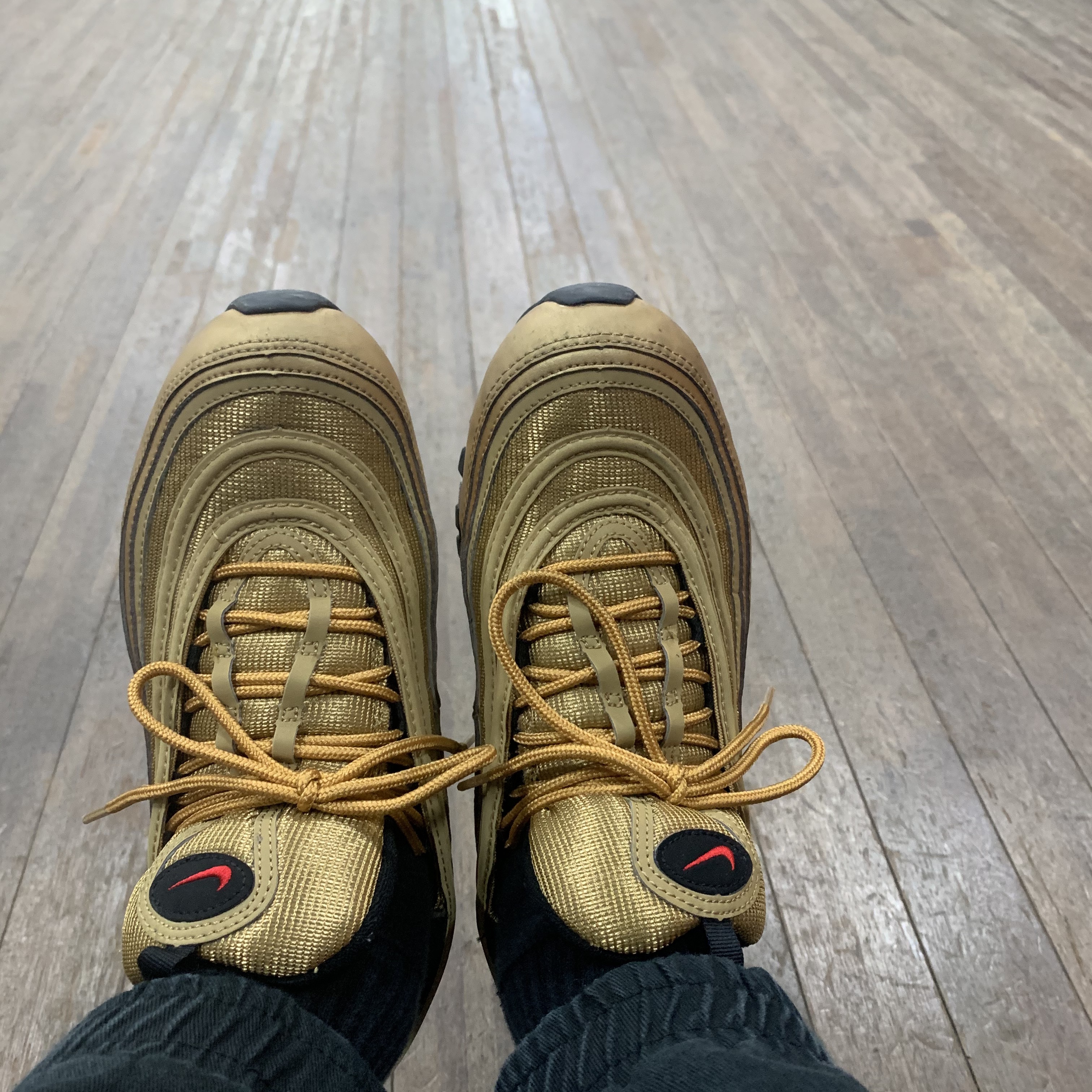 Nike Air Max 97 QS Metallic Gold 2018 착용 스타일
