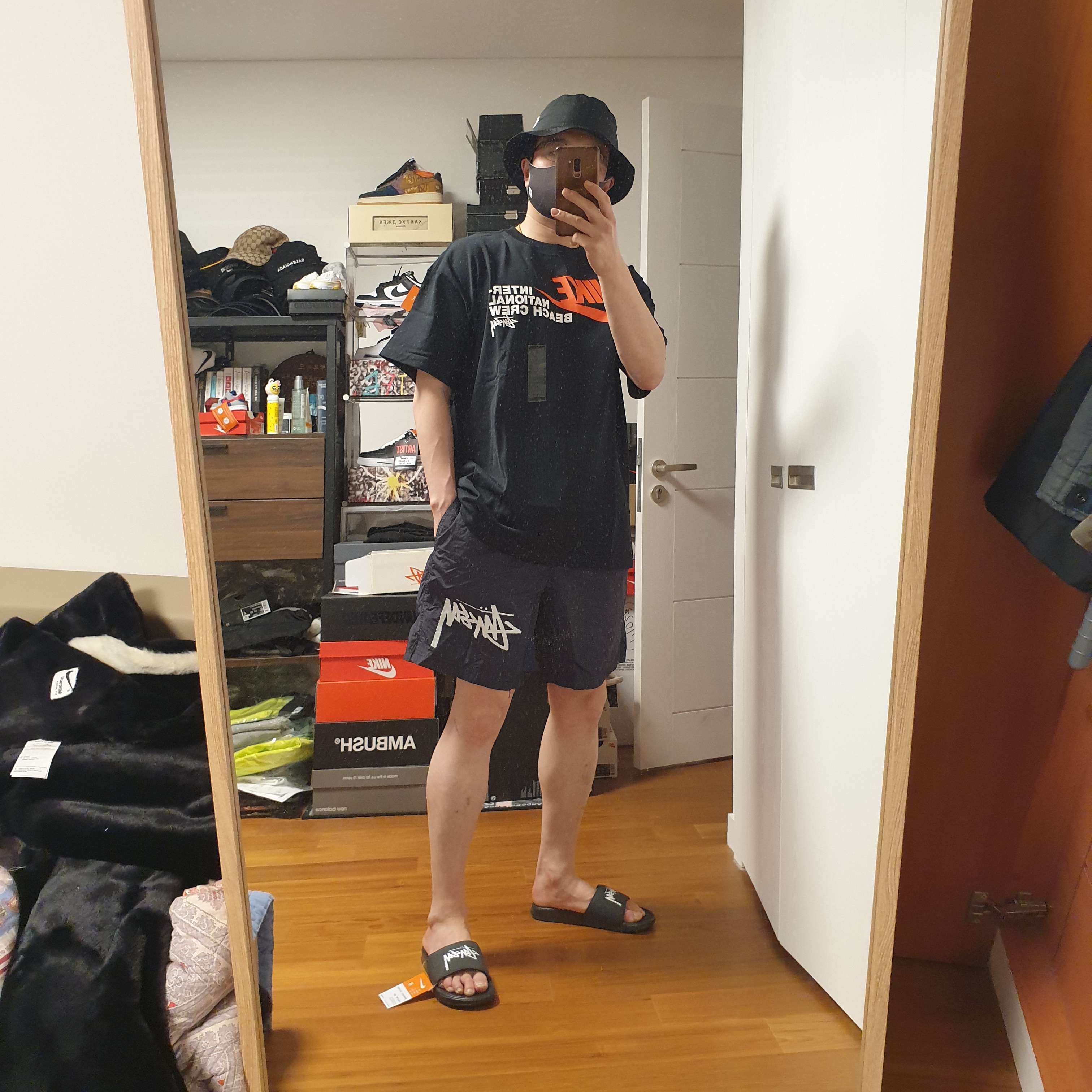 Nike x Stussy Water Shorts Off Noir, Nike x Stussy Bucket Hat Black 착용 스타일 - 1