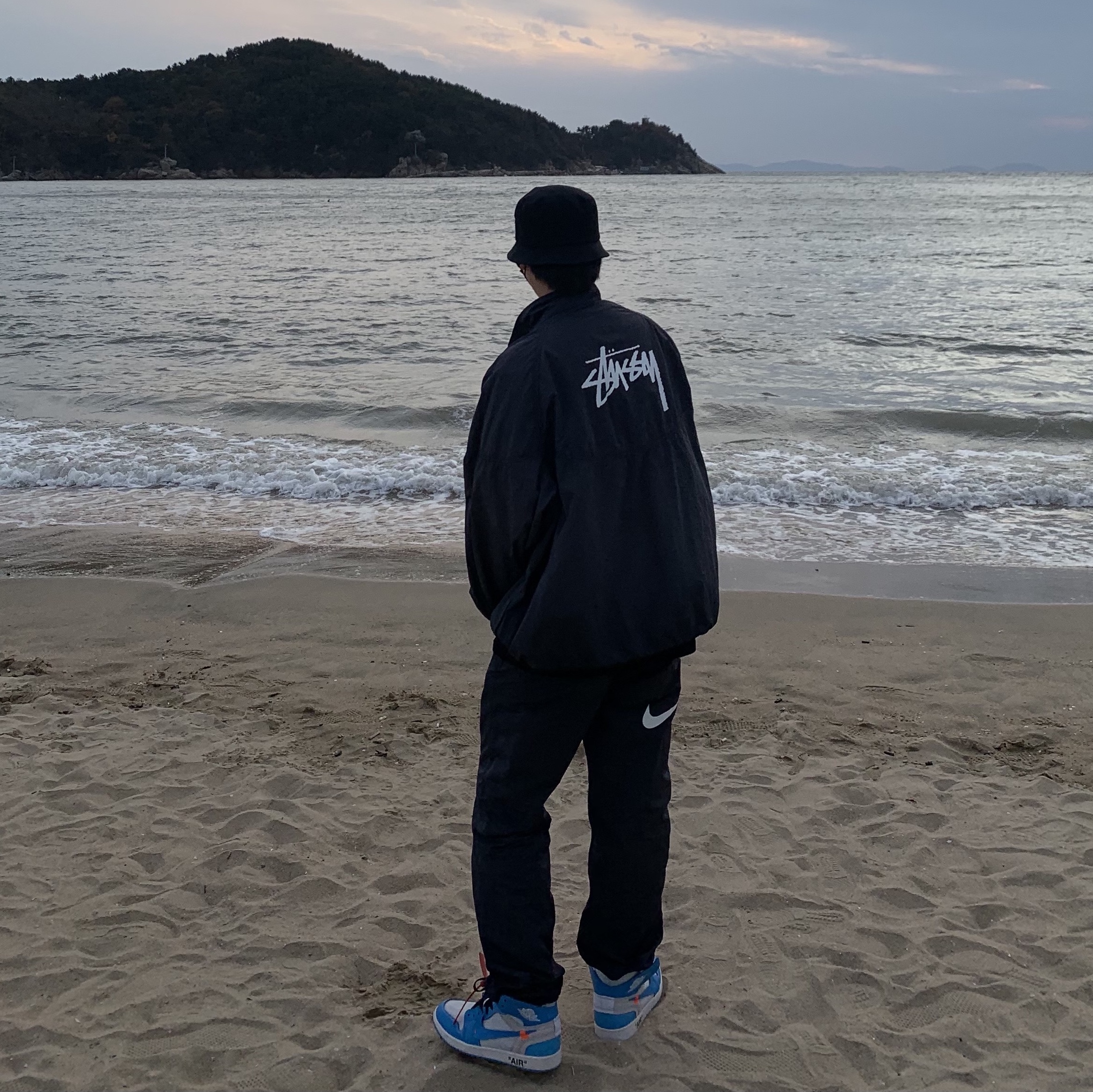 Nike x Stussy Windrunner Jacket Off Noir, Nike x Stussy Beach Pants Off Noir 착용 스타일 - 3