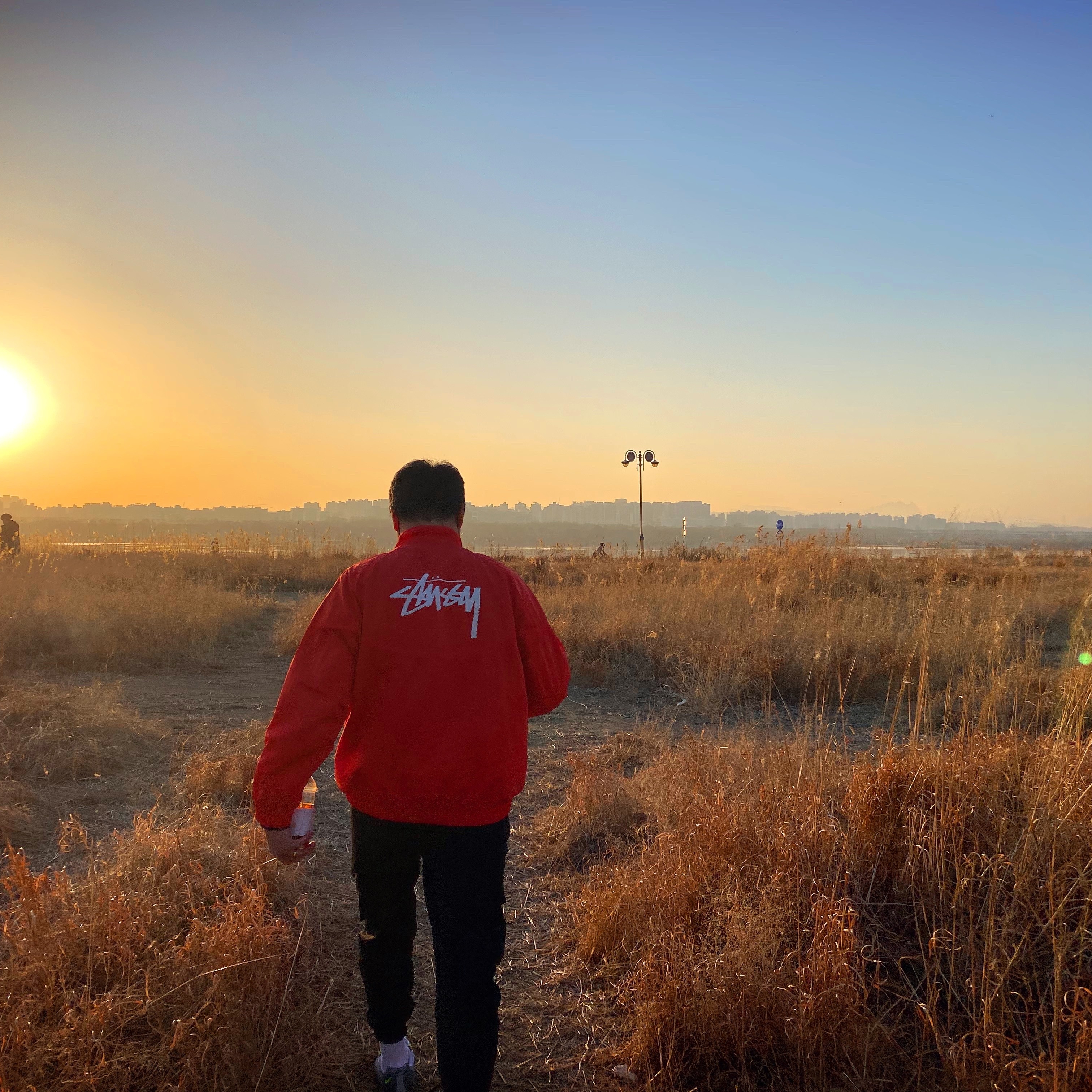 Nike x Stussy Windrunner Jacket Habanero Red, Nike Air Max 95 OG Neon Yellow 2020 착용 스타일