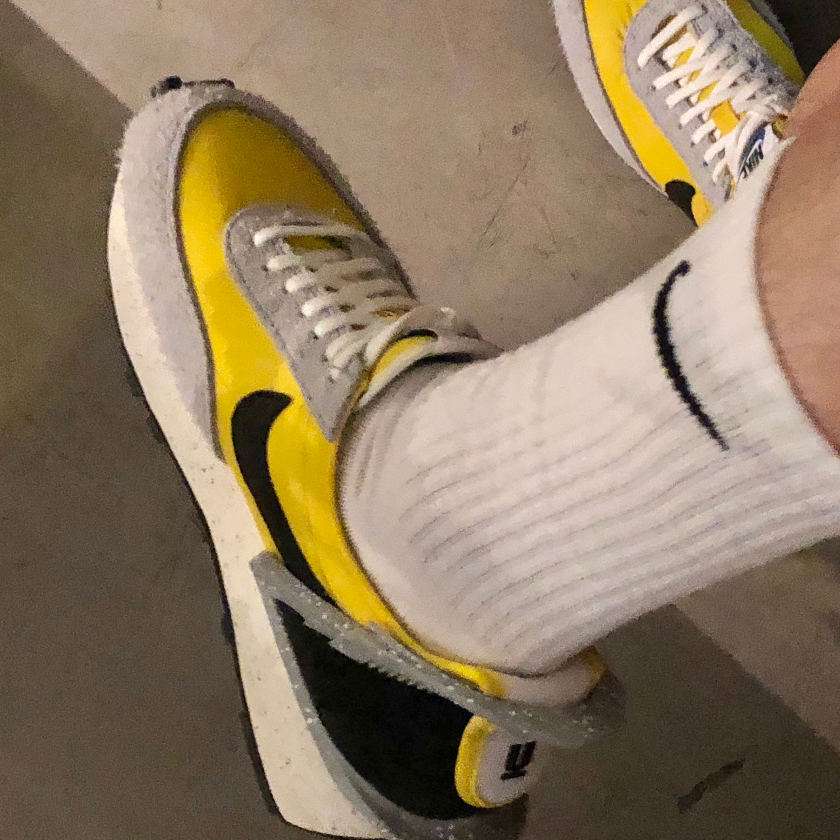 Nike x Undercover Daybreak Bright Citron 착용 스타일 - 2