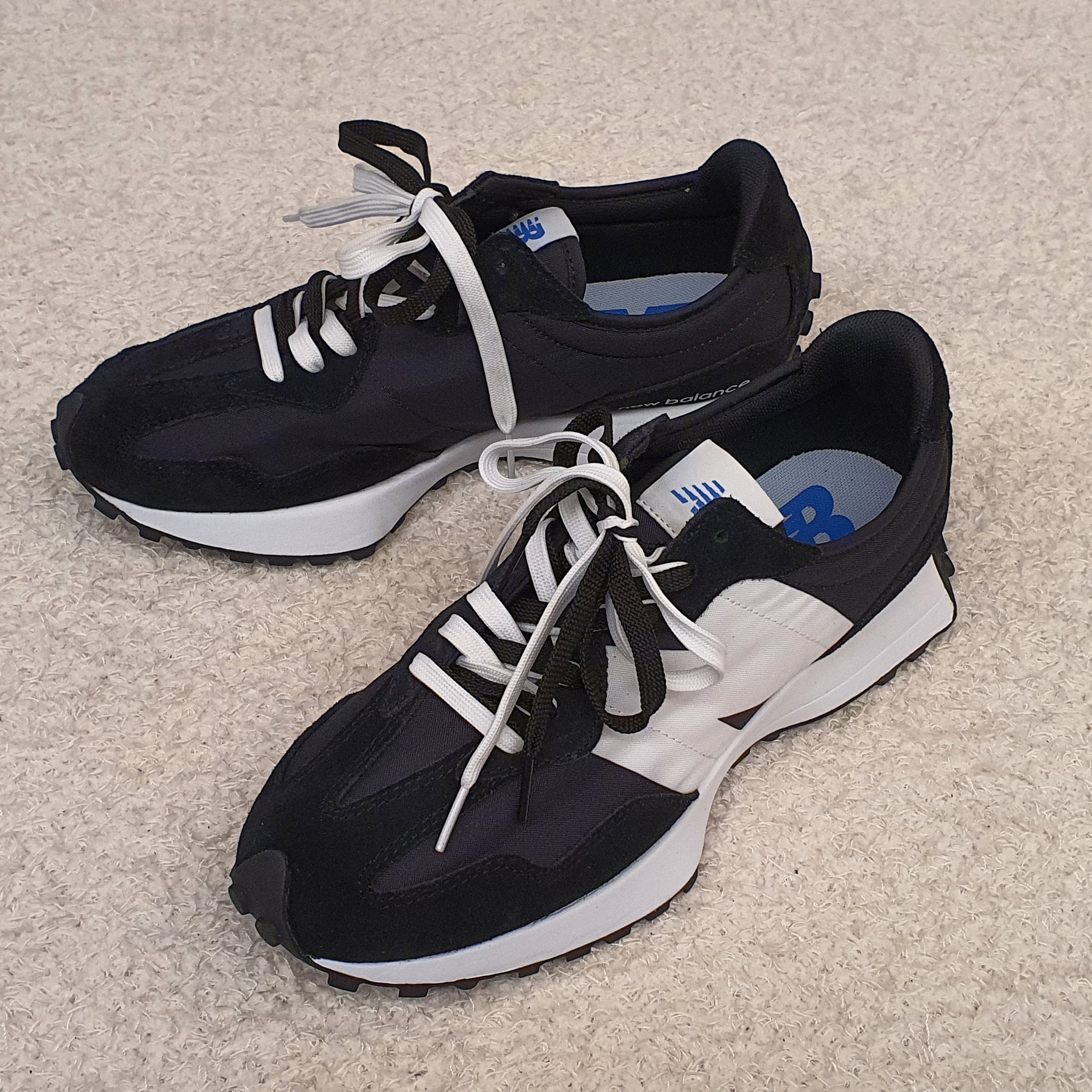 New Balance 327 Black 착용 스타일