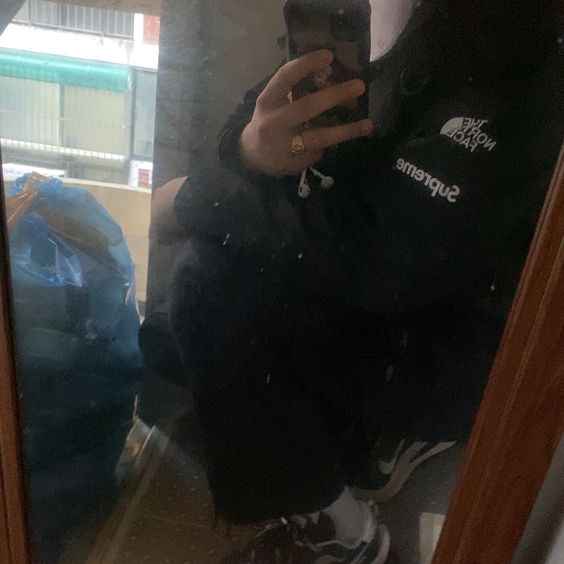 Nike x Sacai VaporWaffle Black White, Supreme x The North Face RTG Jacket + Vest Black - 20SS 착용 스타일