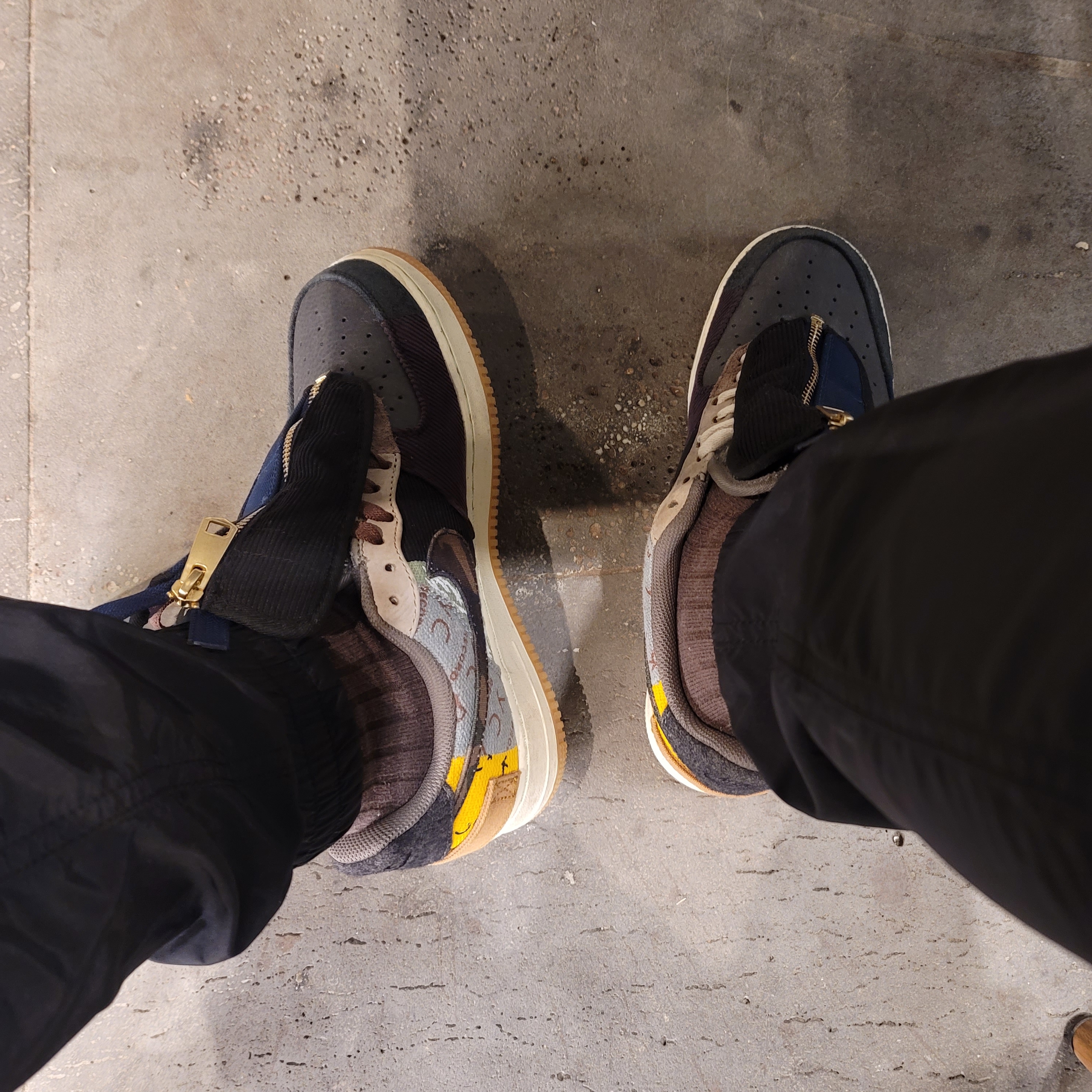 Jordan 1 x Travis Scott Retro Low OG SP Mocha, Nike x Travis Scott Air Force 1 Low Cactus Jack 착용 스타일 - 2